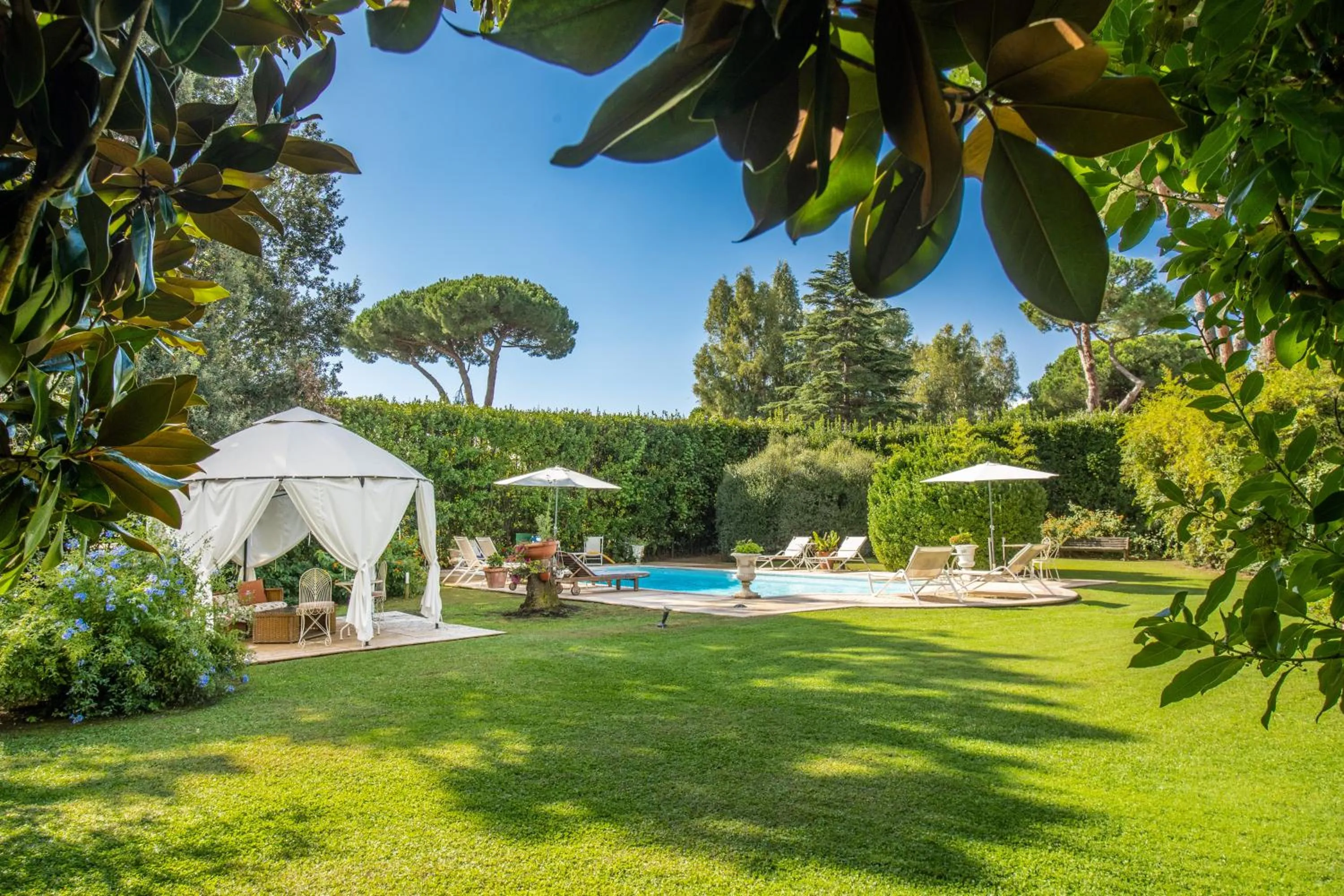 Garden in La Gaura Guest House