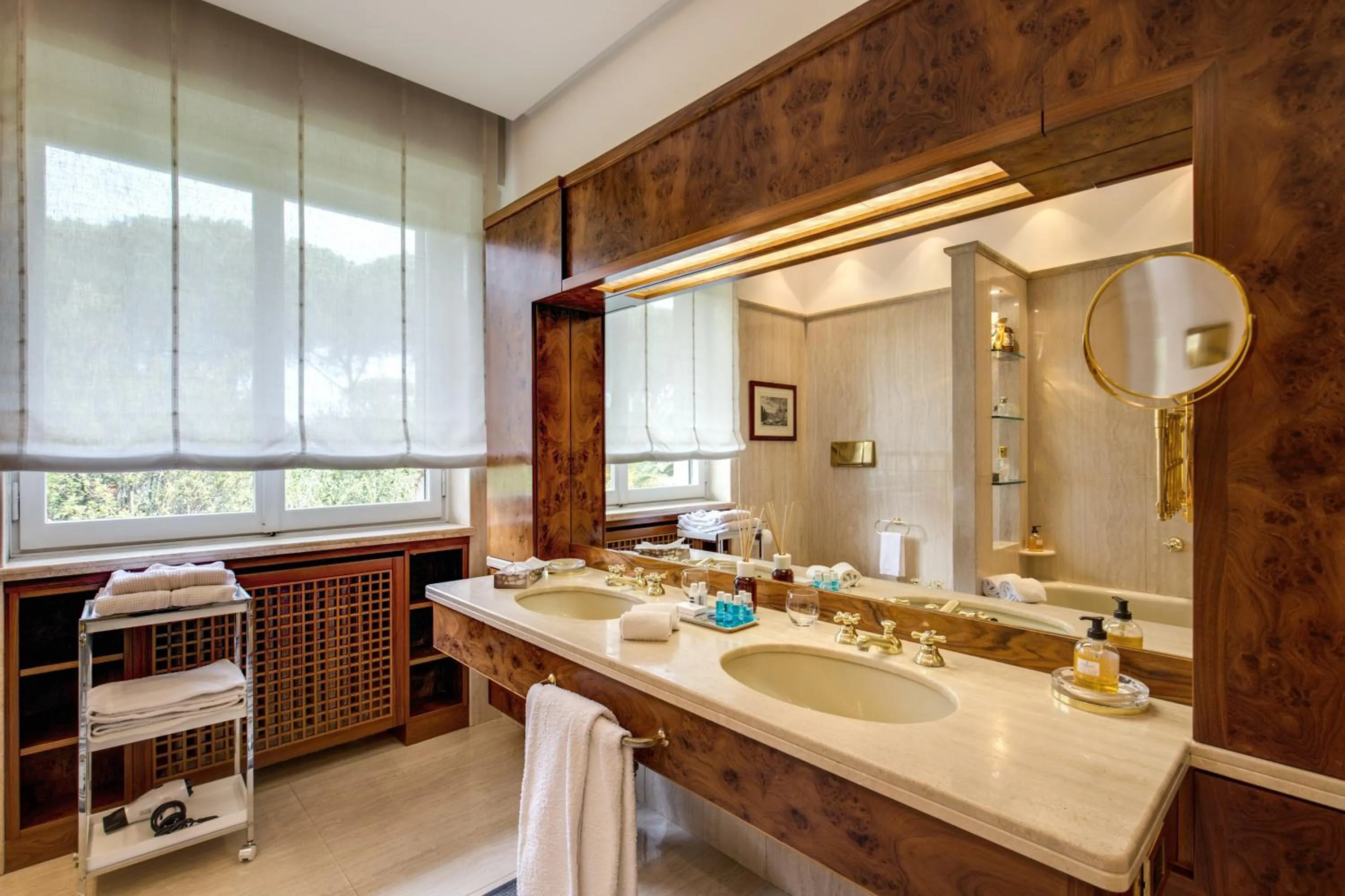 Bathroom in La Gaura Guest House