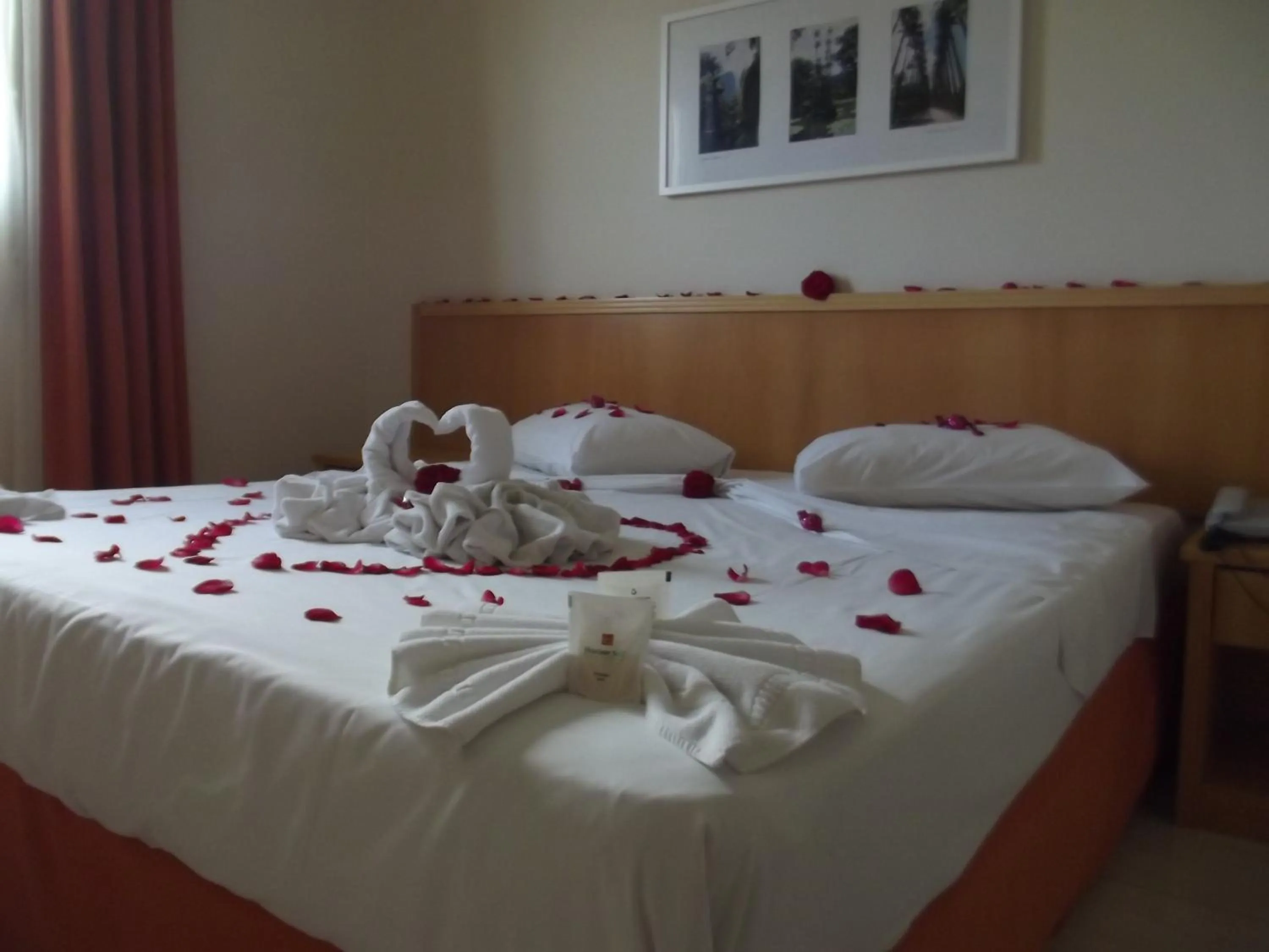 Decorative detail, Bed in Harbor Self Graciosa Hotel