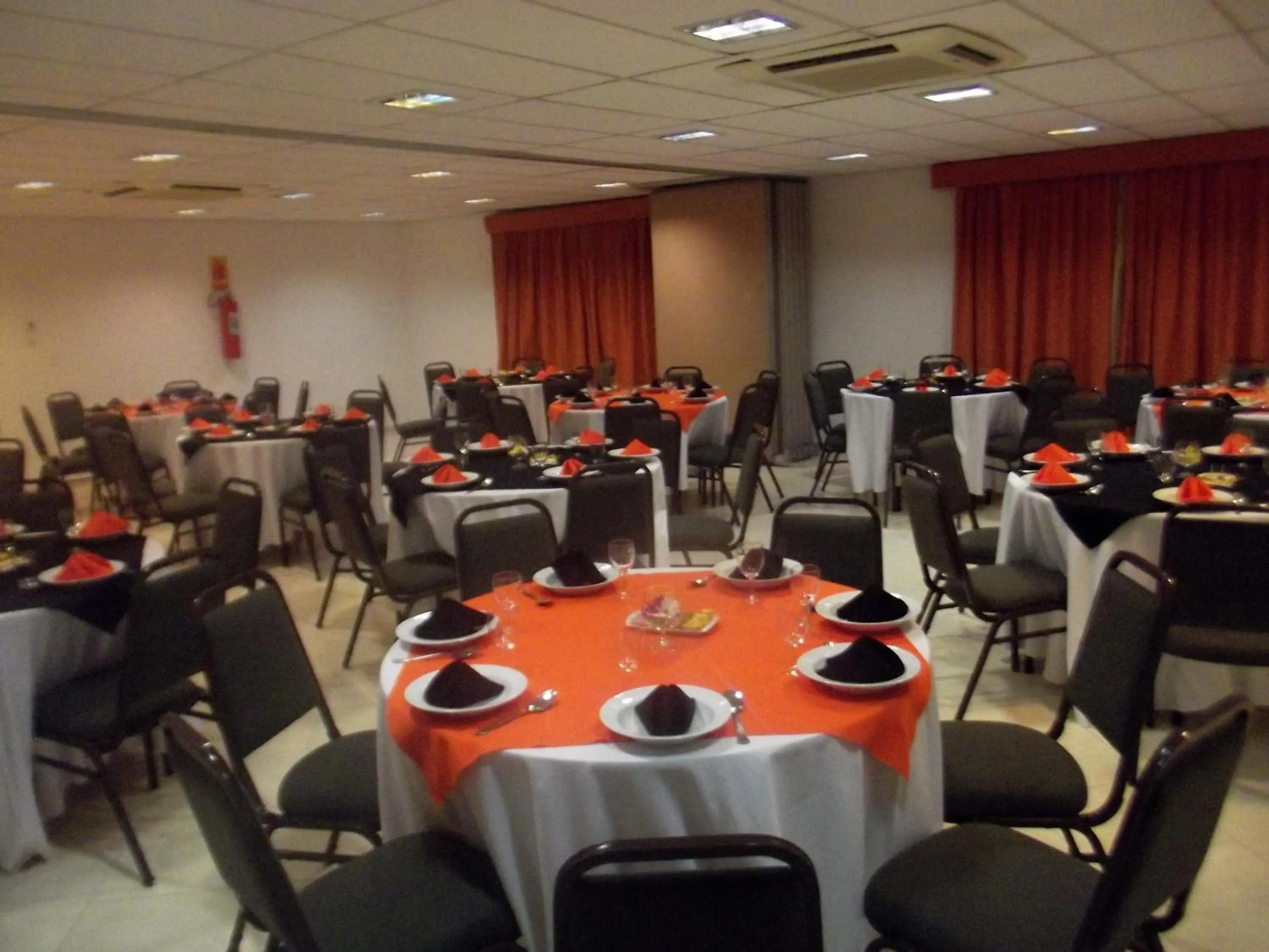Business facilities in Harbor Self Graciosa Hotel
