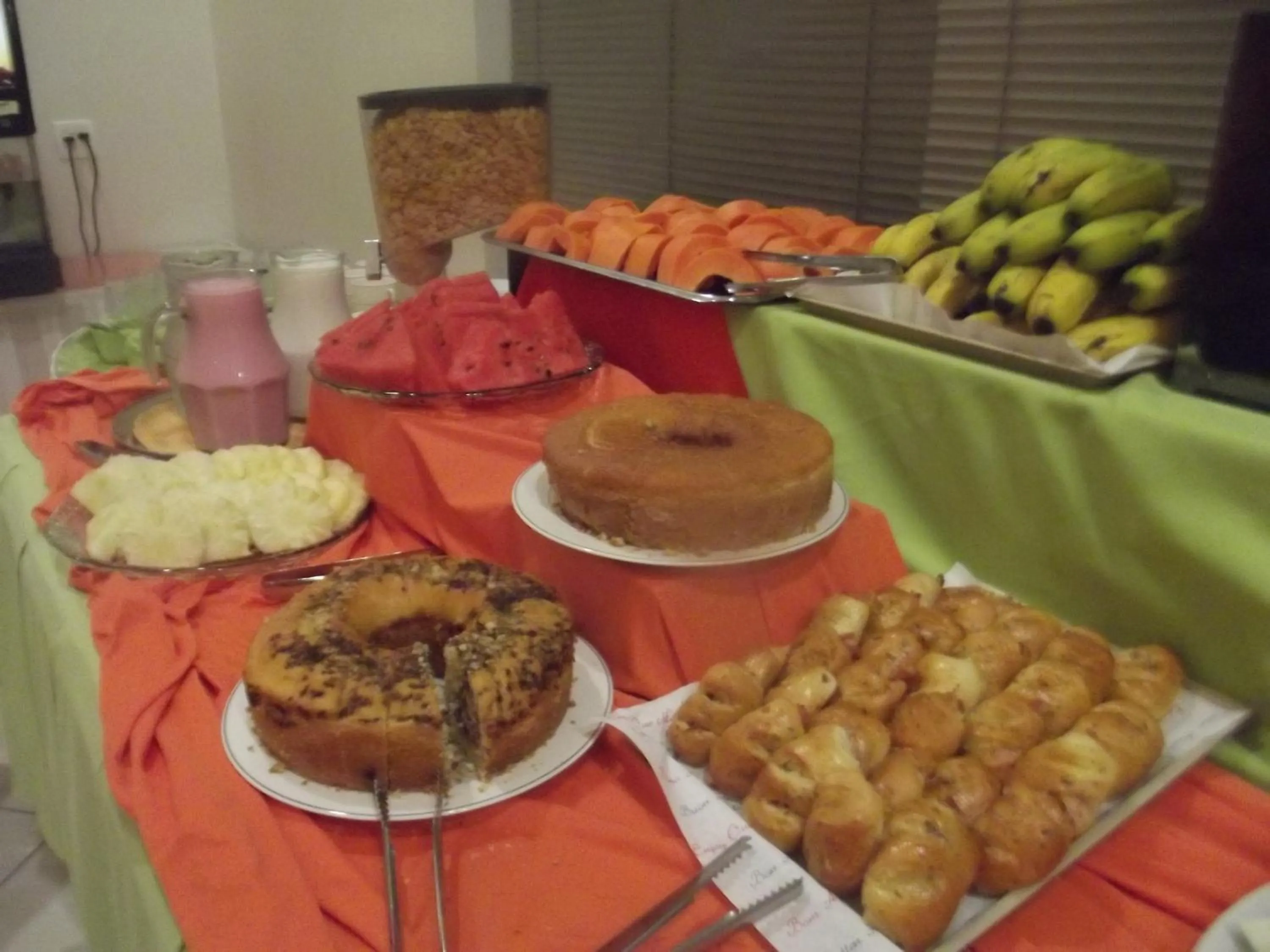 Restaurant/places to eat in Harbor Self Graciosa Hotel