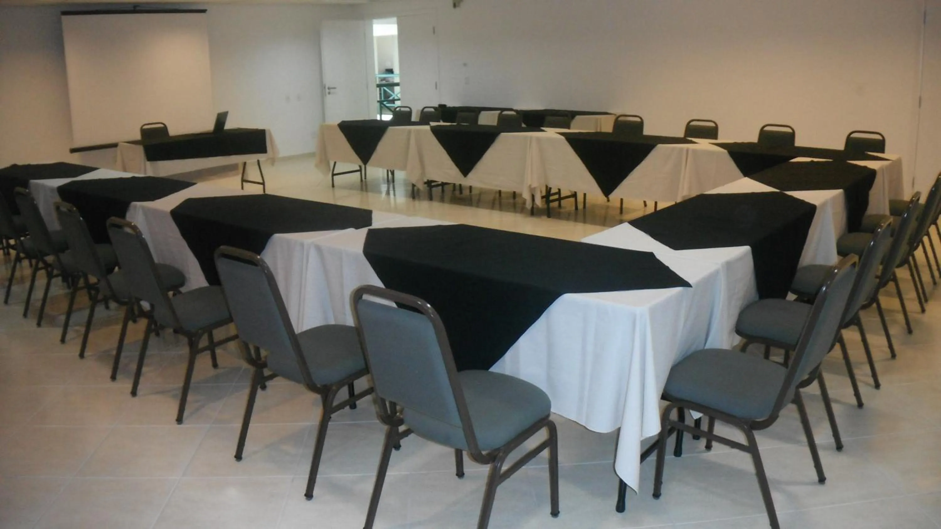 Banquet/Function facilities in Harbor Self Graciosa Hotel