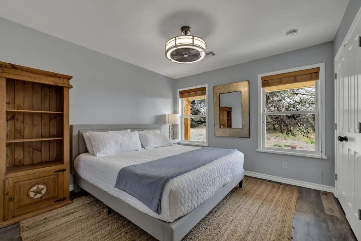 Bed in Starlight Meadows 3 mi to Downtown w/hot tub