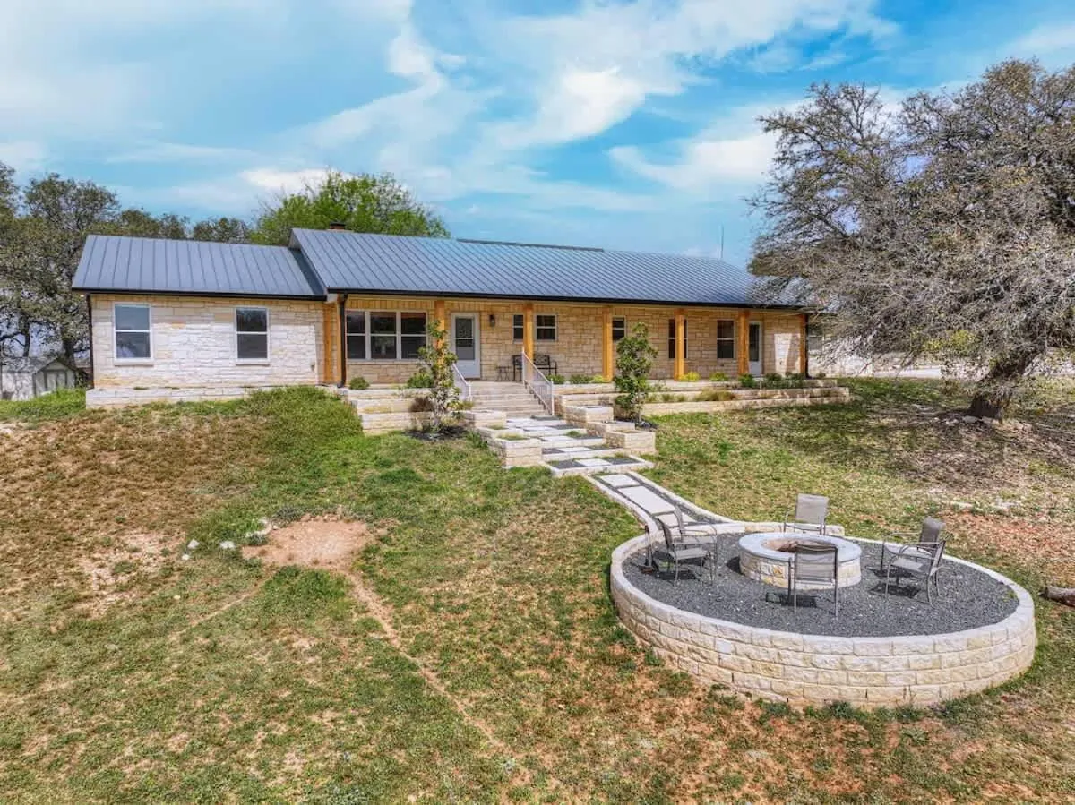 Property building in Starlight Meadows 3 mi to Downtown w/hot tub
