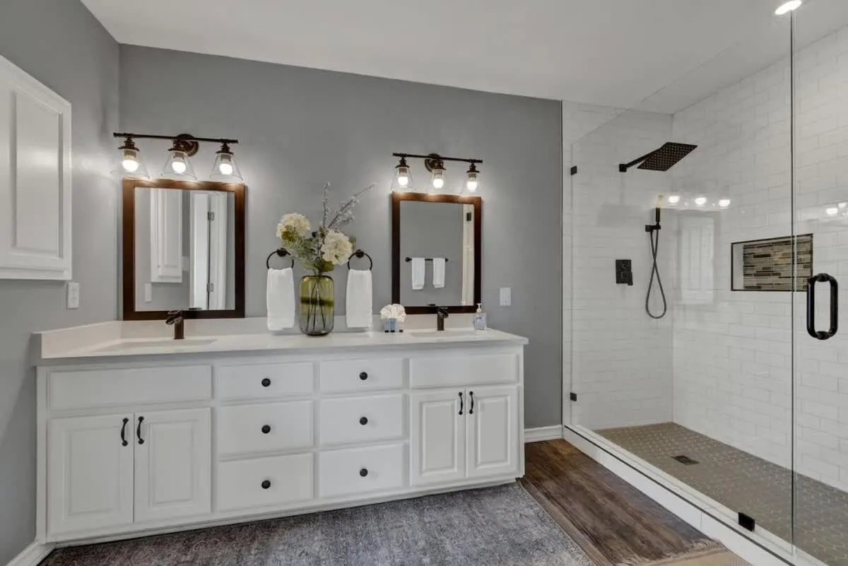 Bathroom in Starlight Meadows 3 mi to Downtown w/hot tub