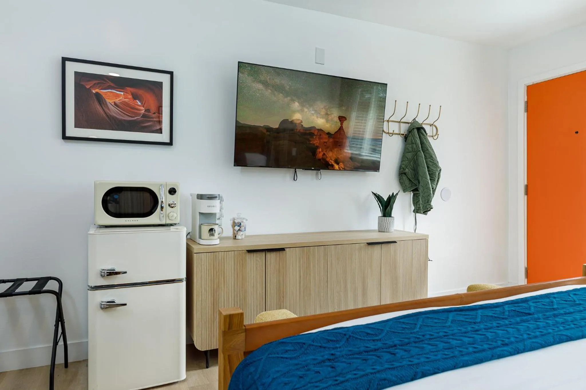 TV and multimedia, Bed in Quail Park Lodge