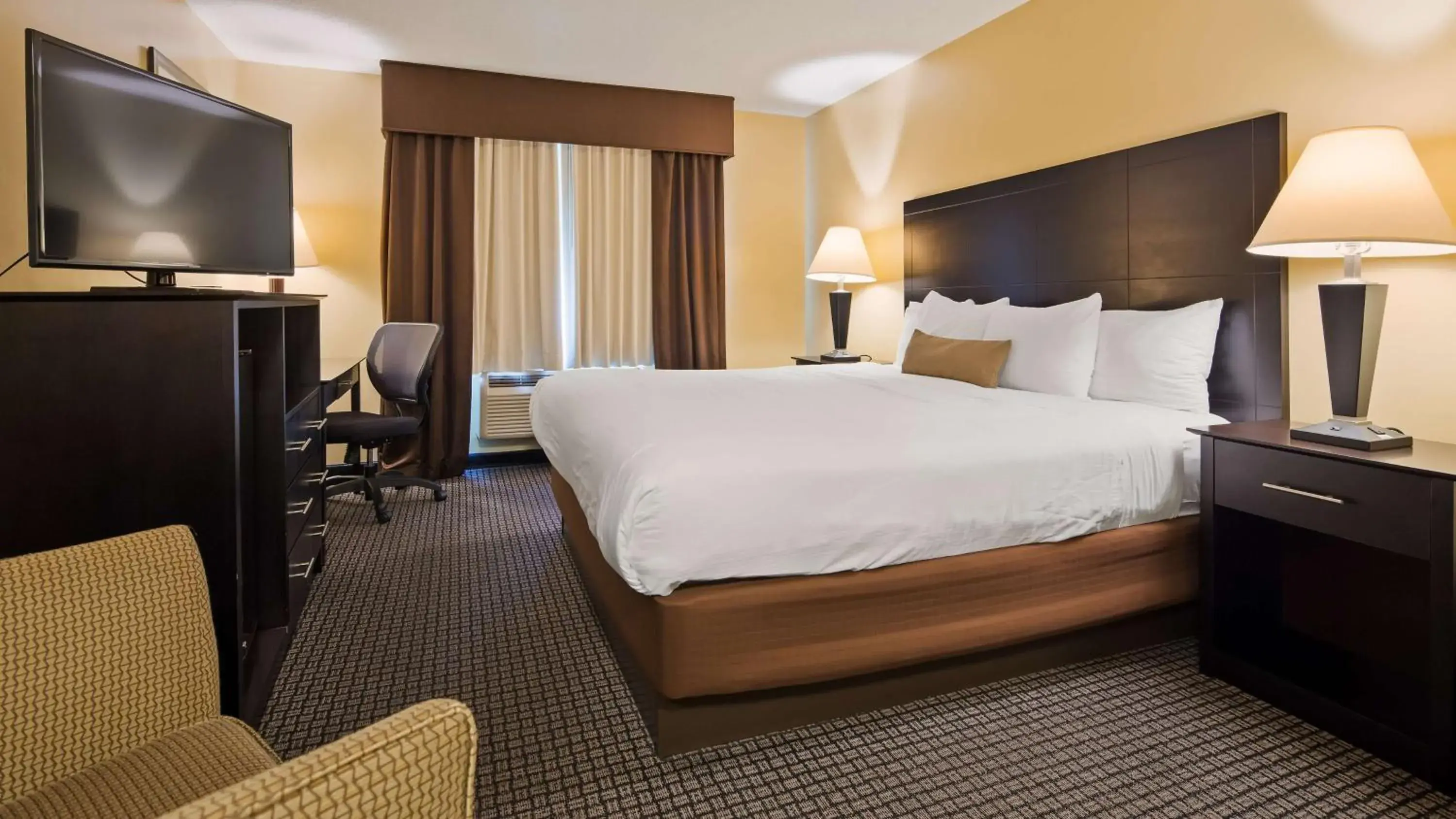 Queen Room - Disability Access in Best Western Lakewinds Queen Room - Disability Access in Best Western Lakewinds