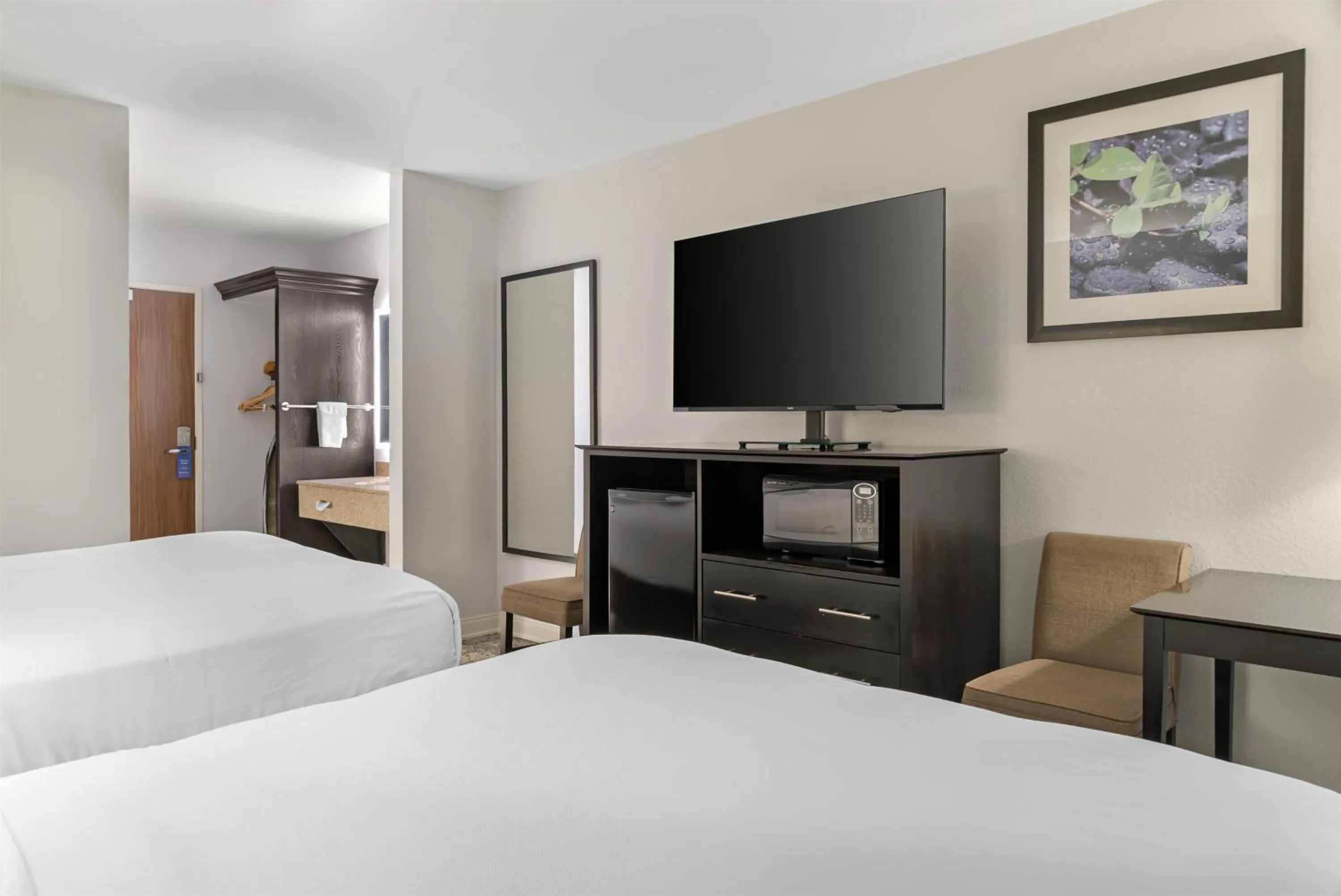 Bedroom, Bed in Best Western Lakewinds