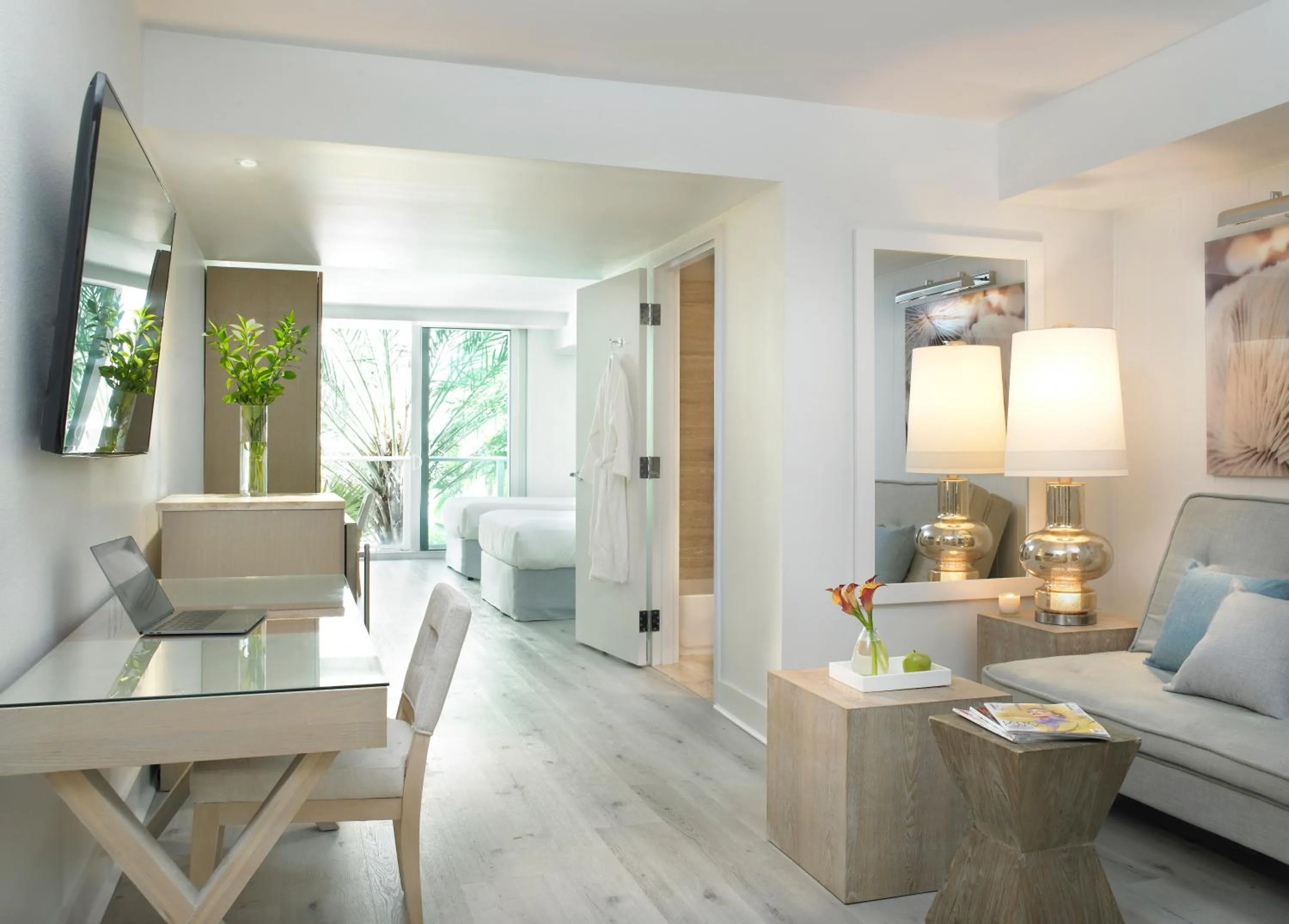 Bed in Grand Beach Hotel Surfside West