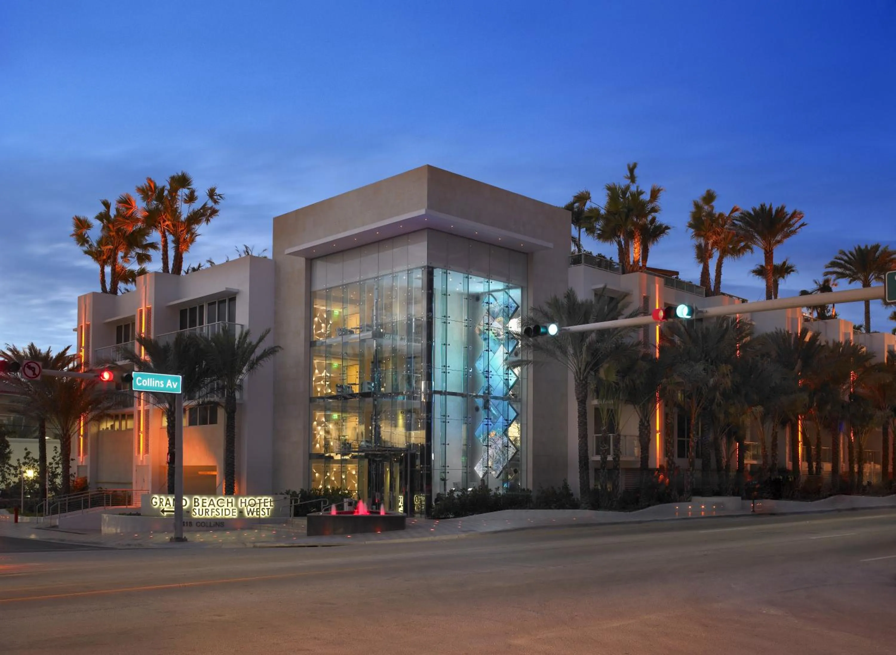 Facade/entrance in Grand Beach Hotel Surfside West