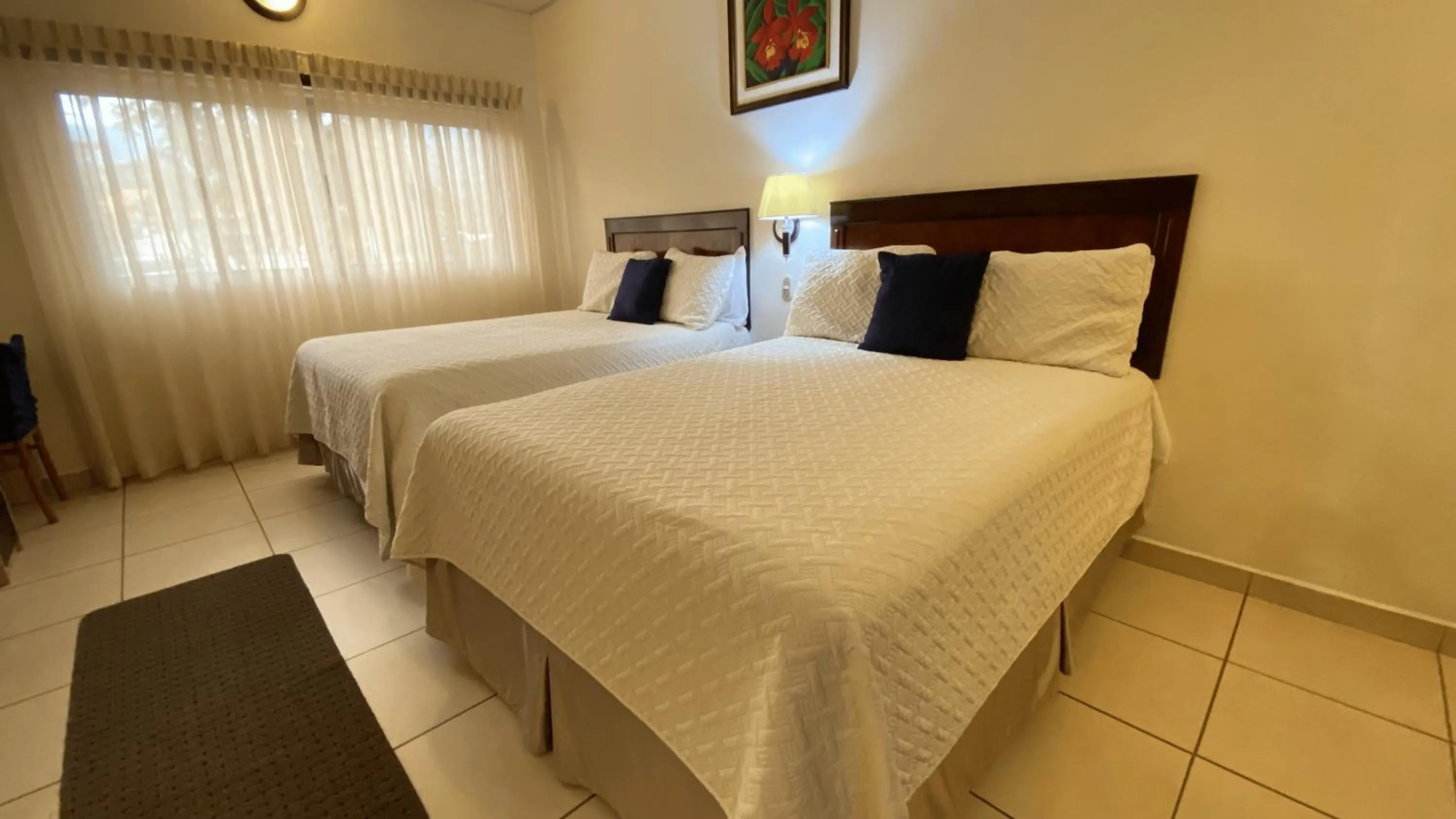 Photo of the whole room, Bed in Real Guanacaste