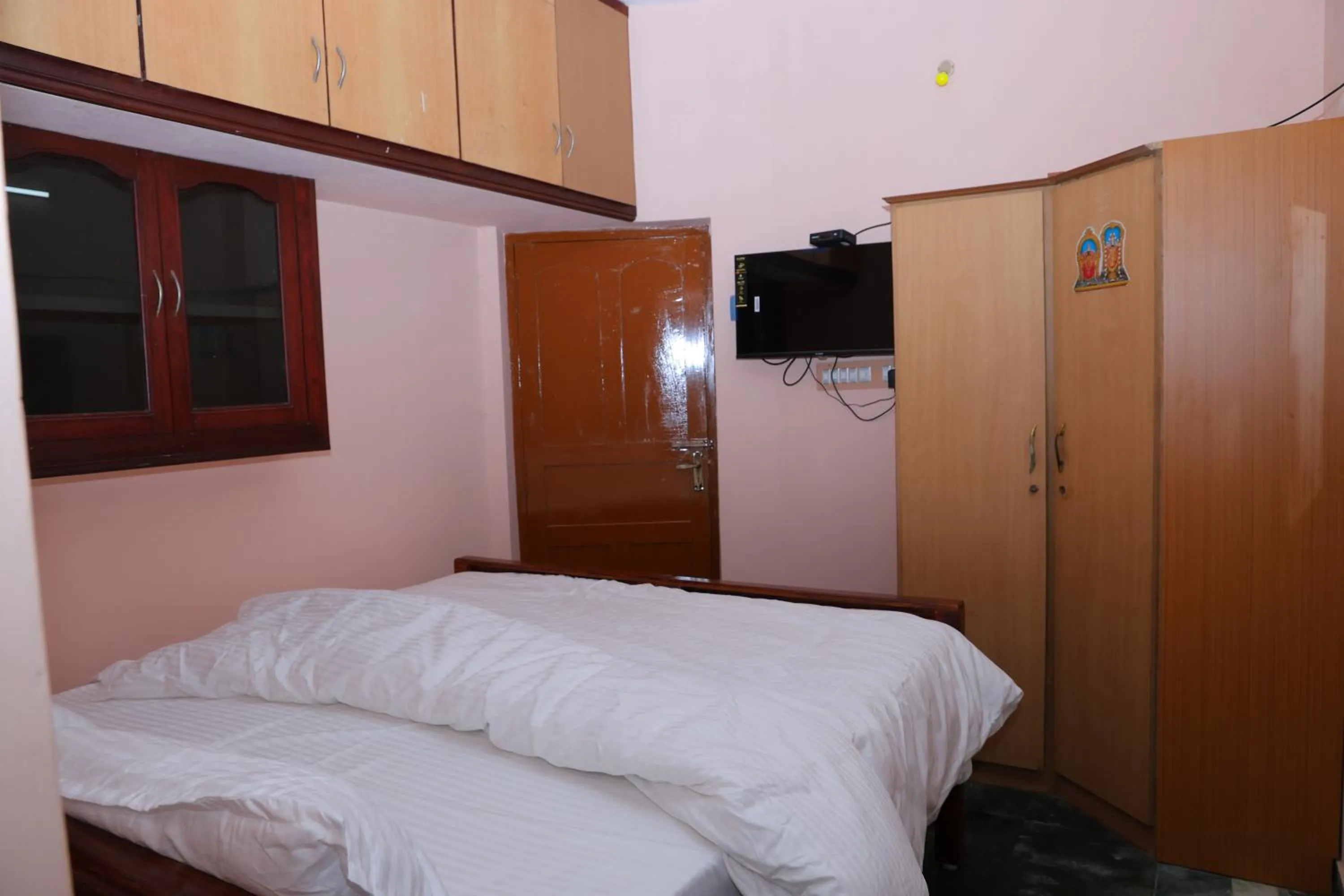 TV and multimedia, Bed in SS Nivas StayHome