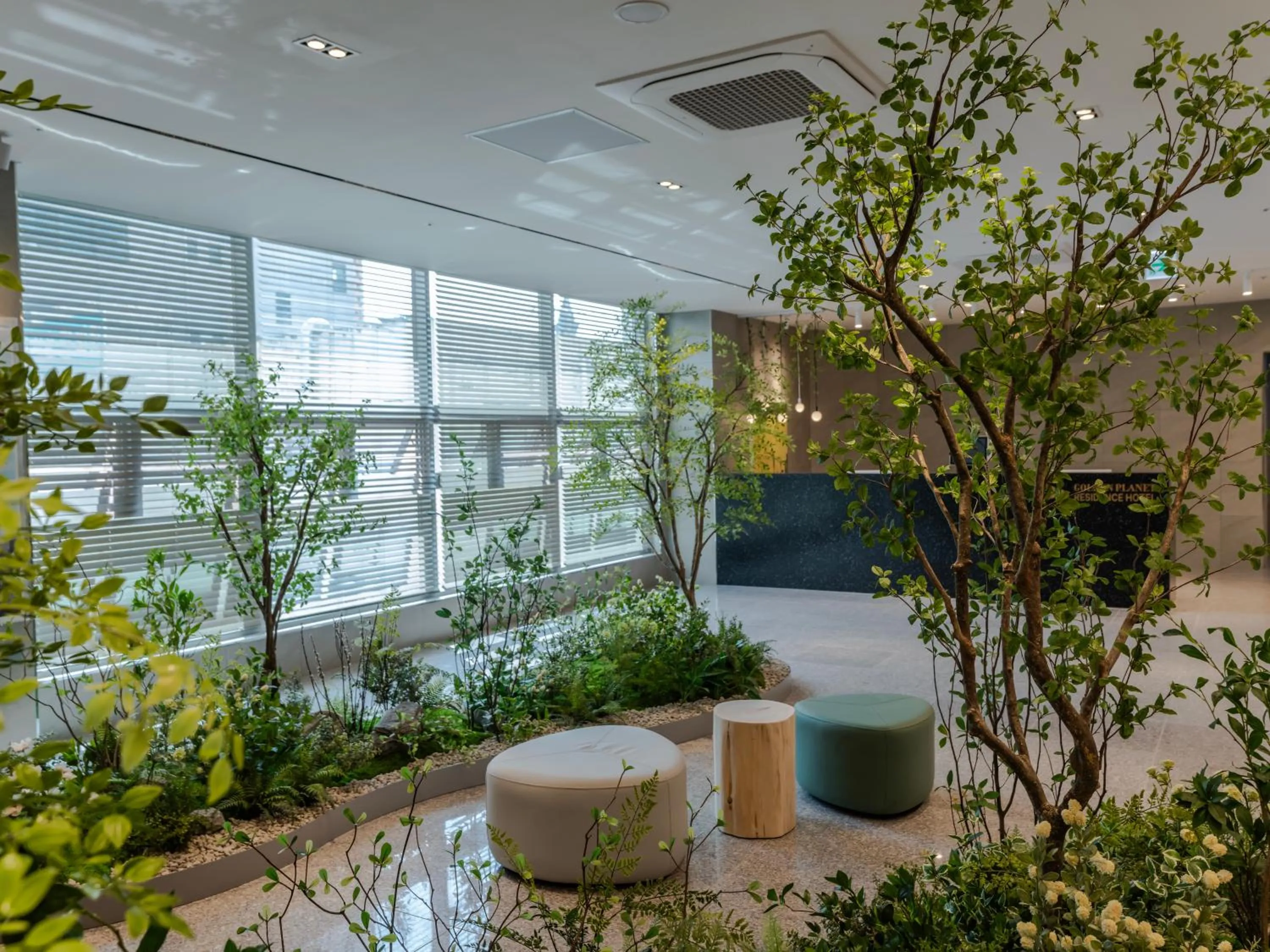 Communal lounge/ TV room in Golden Planet Hotel-Pyeongtaek Godeck