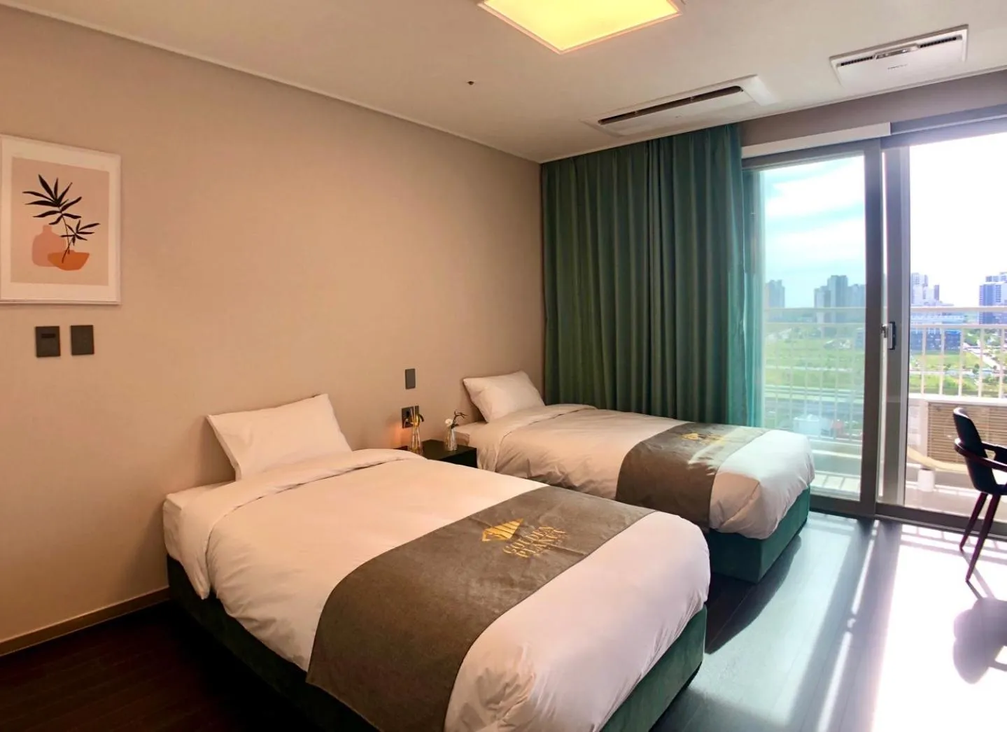 Bedroom, Bed in Golden Planet Hotel-Pyeongtaek Godeck
