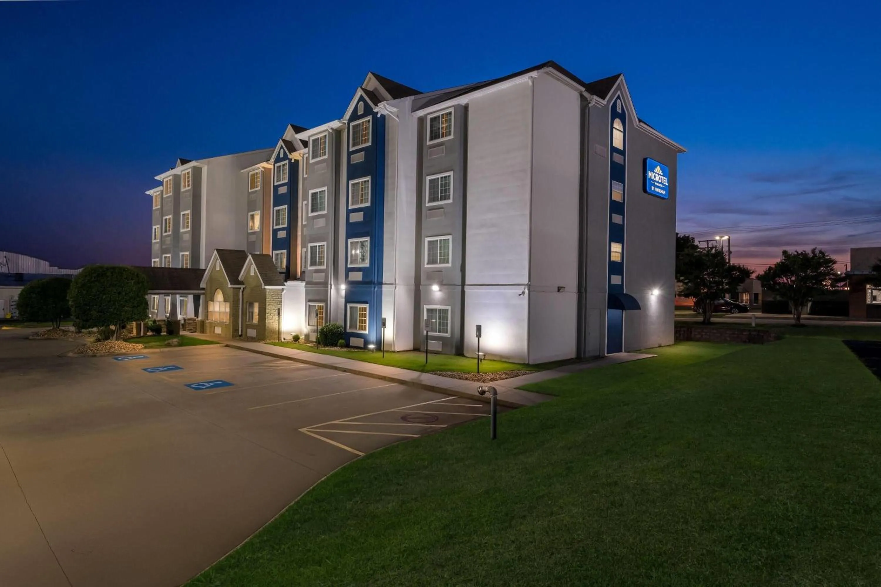 Property building in Microtel Inn & Suites By Wyndham Conway