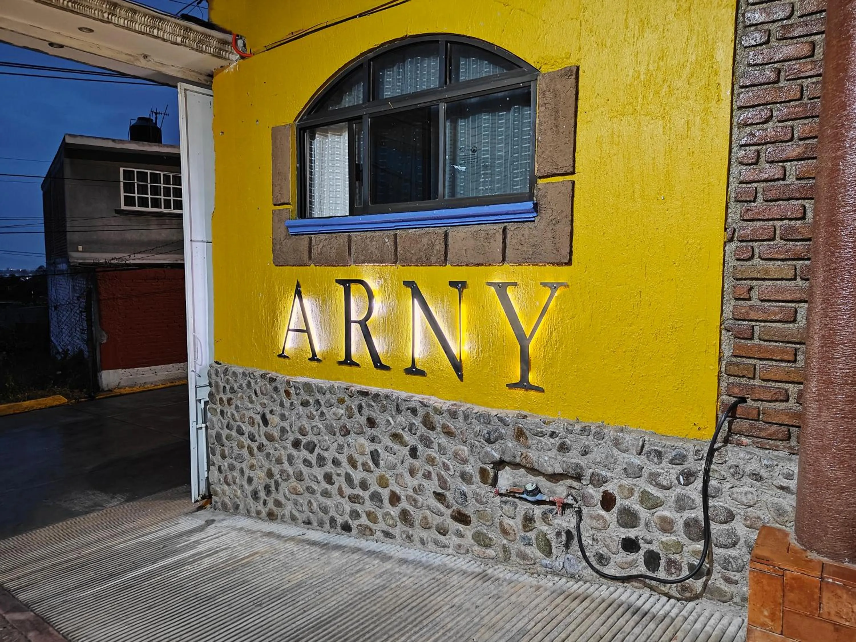 Night in Posada Arny