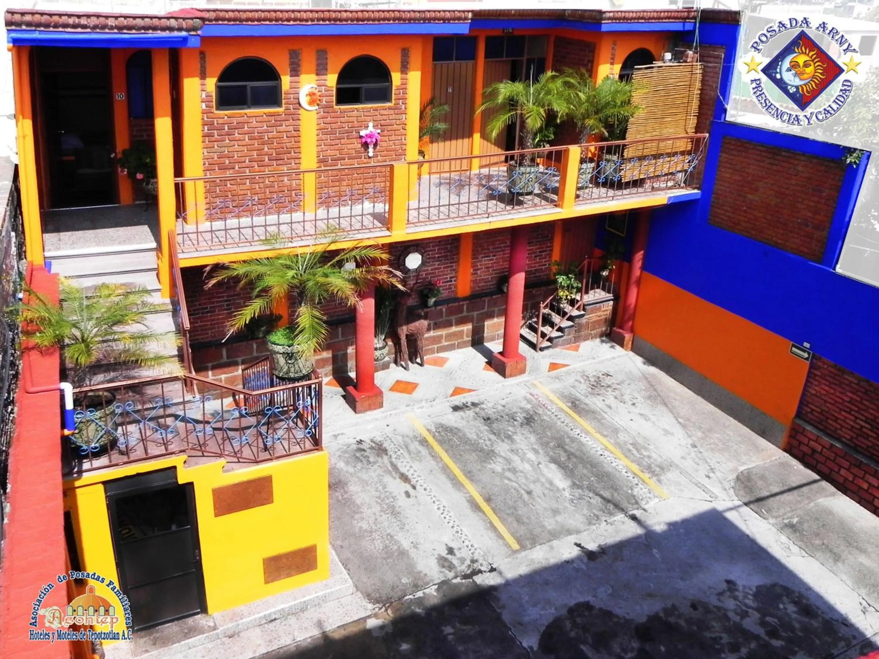 Facade/entrance in Posada Arny