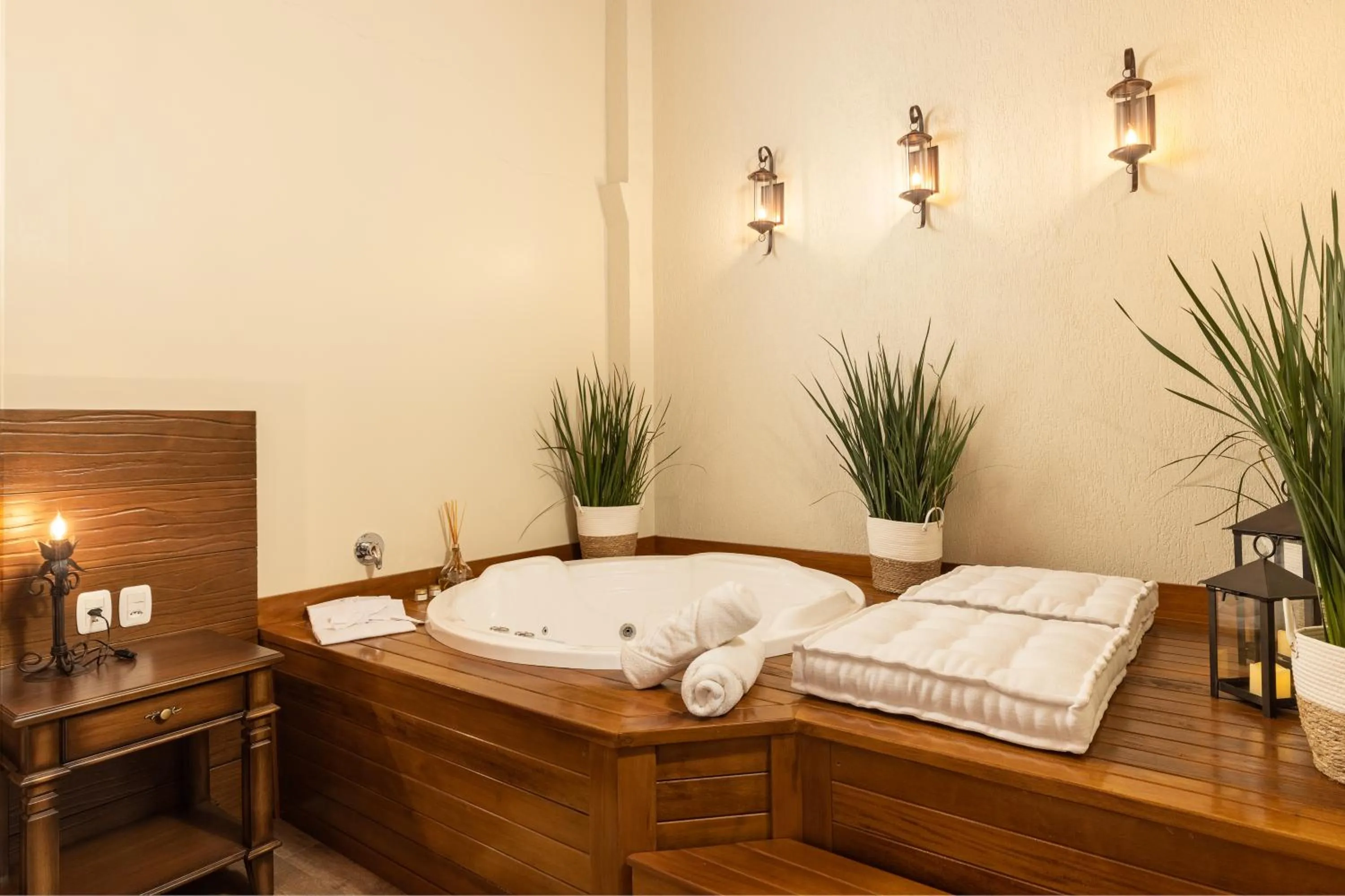 Hot Tub, Bed in Hotel Vivenda dos Sonhos