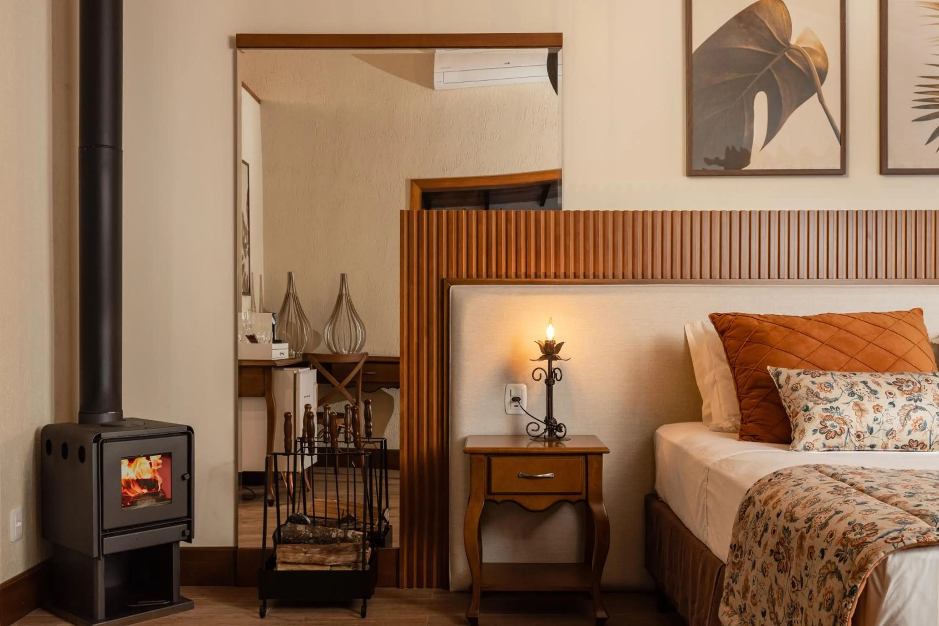 flat iron, Bed in Hotel Vivenda dos Sonhos