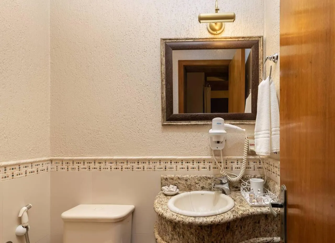 Toilet in Hotel Vivenda dos Sonhos