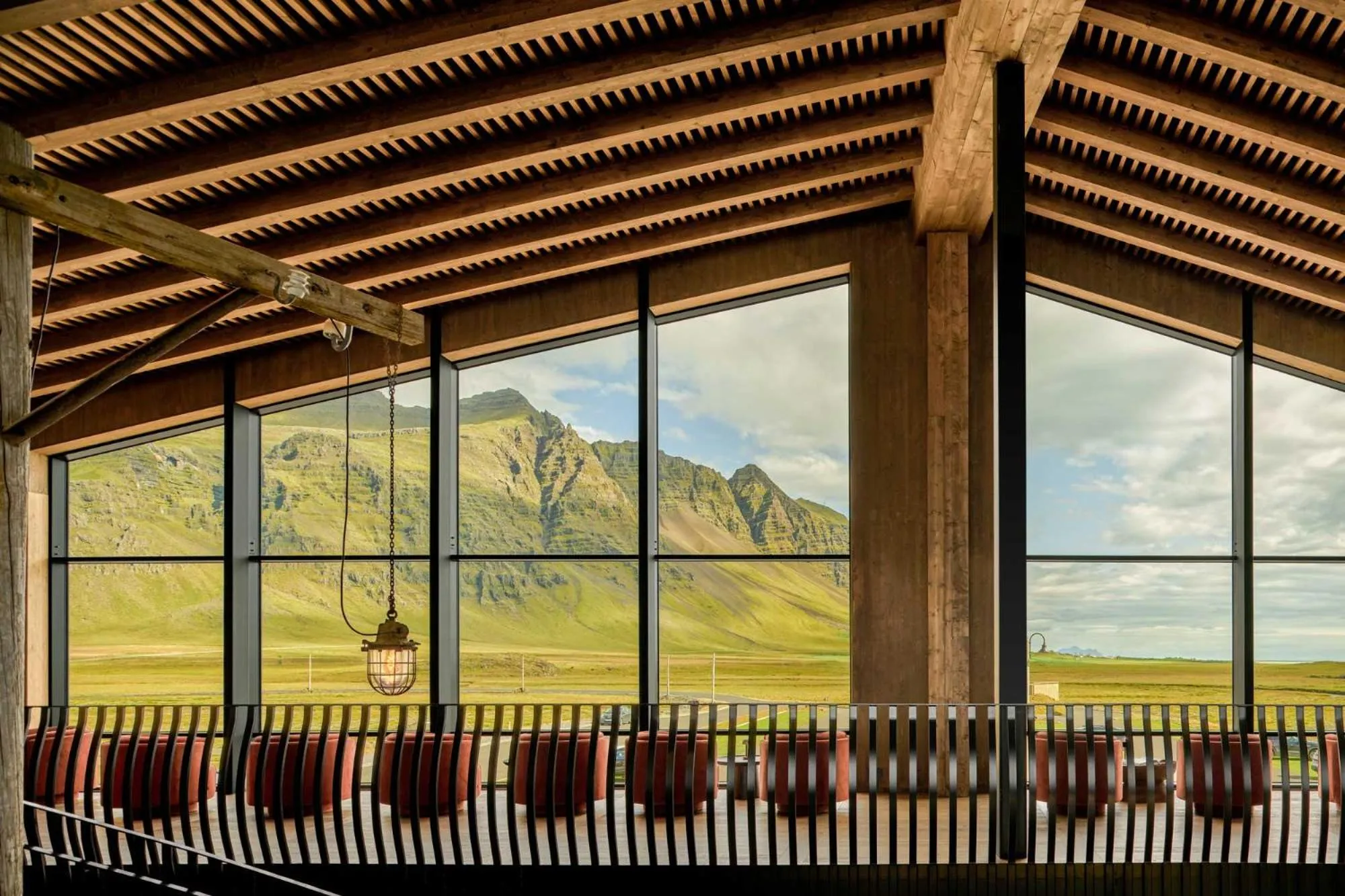 Mountain view in Hótel Jökulsárlón - Glacier Lagoon Hotel