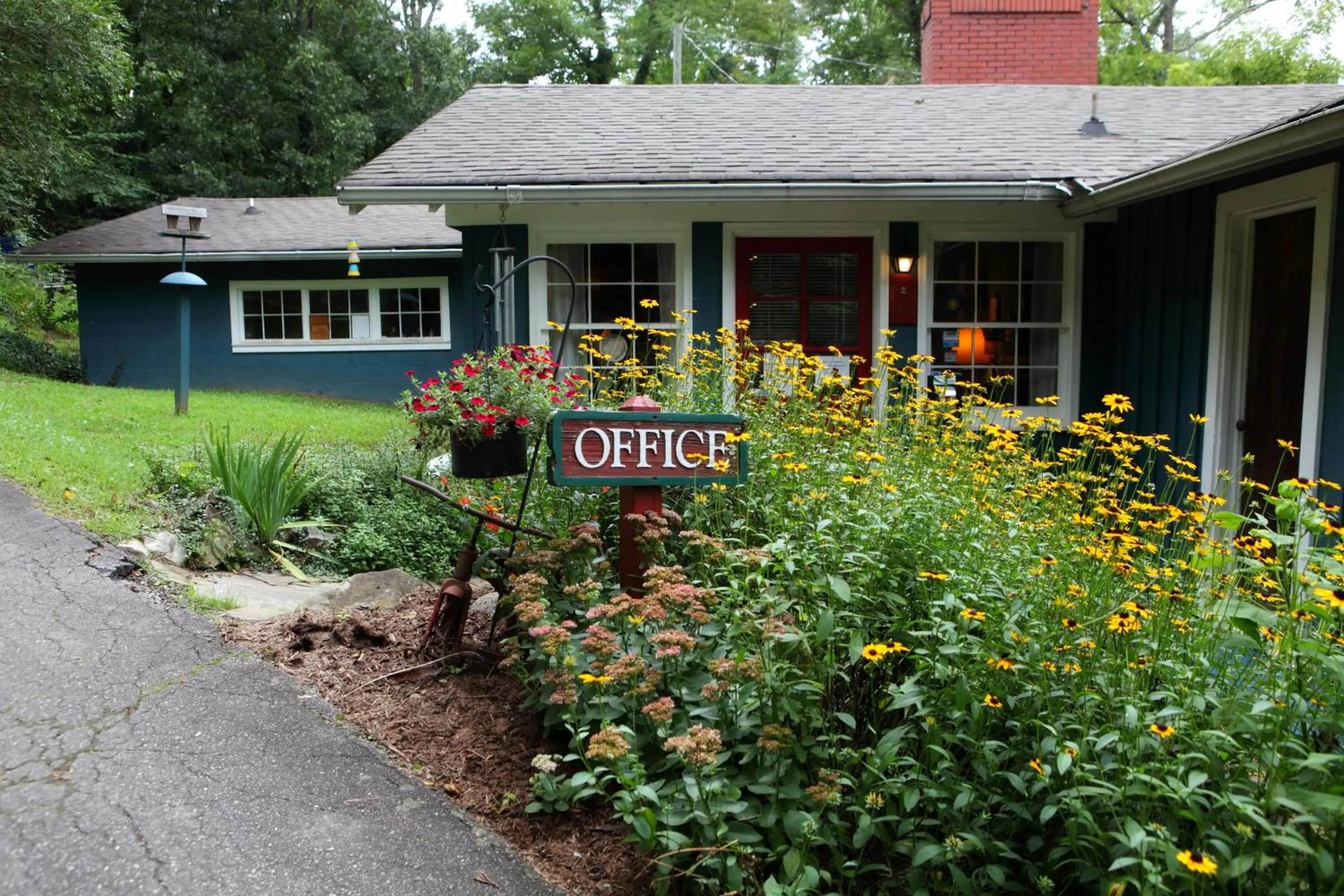 Property building in The Pines Cottages