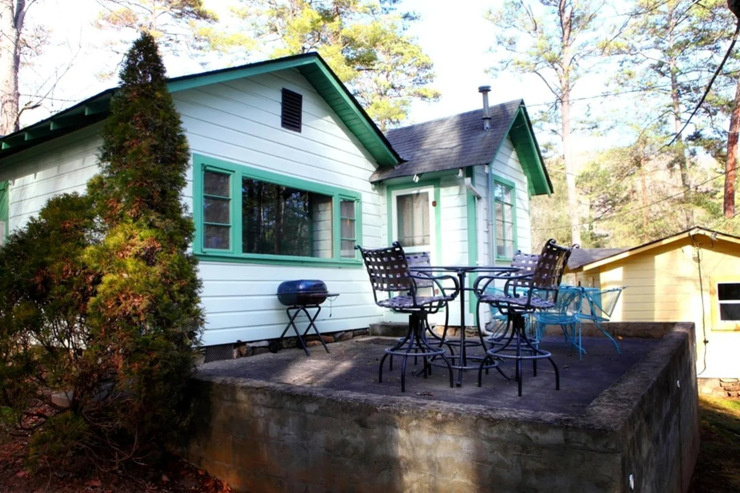 Patio in The Pines Cottages