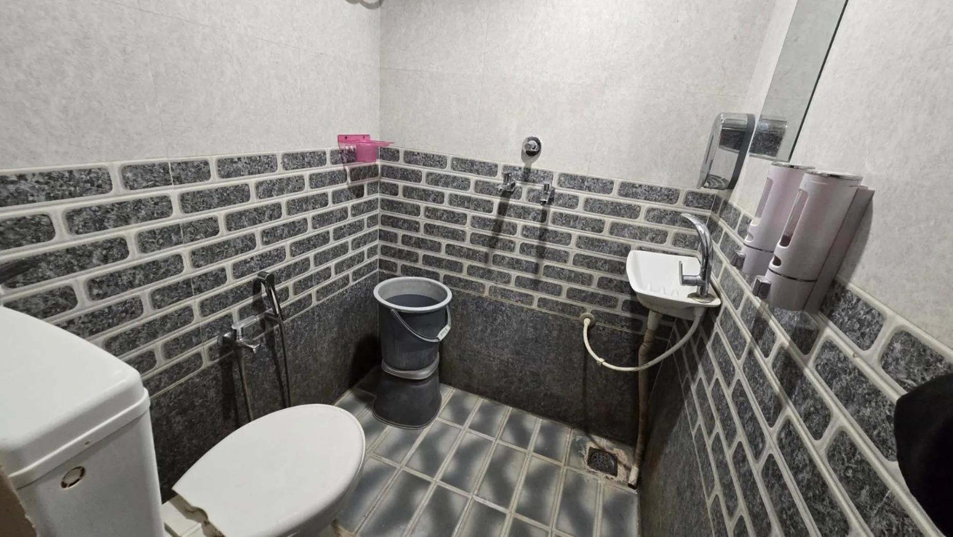 Shower in HOTEL MAHESHWARI GREEN's