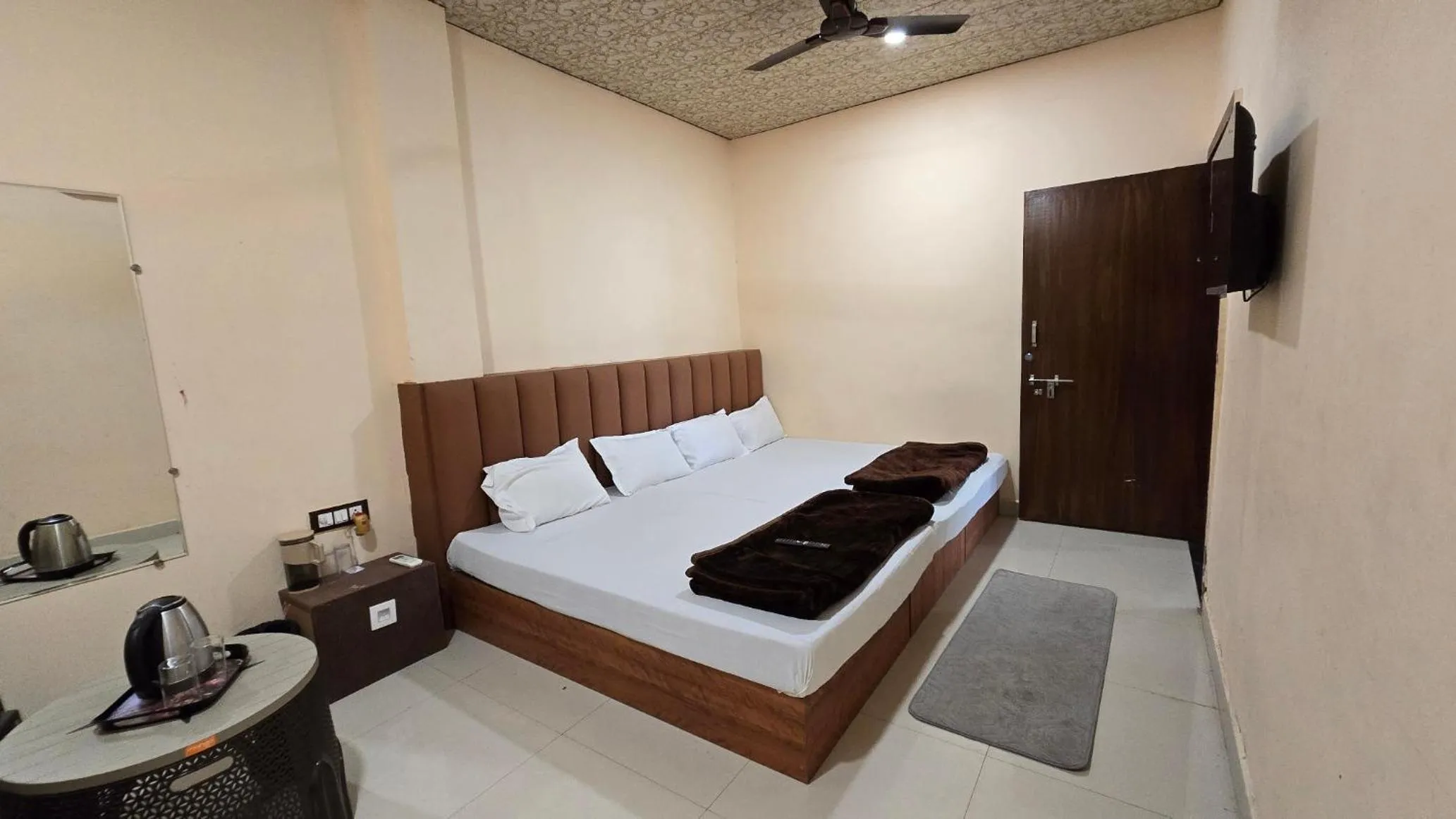 Bed in HOTEL MAHESHWARI GREEN's
