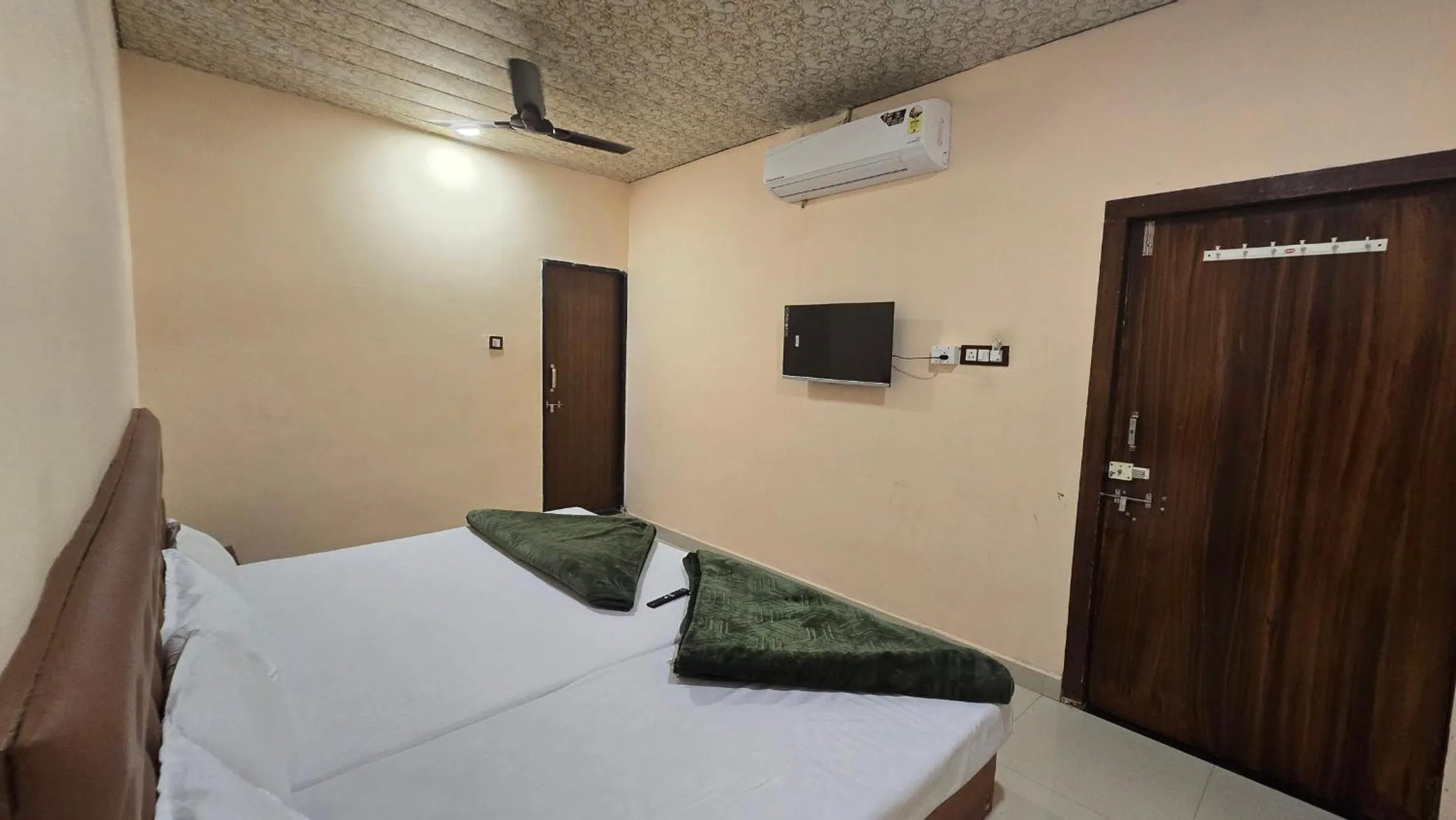 Bed in HOTEL MAHESHWARI GREEN's