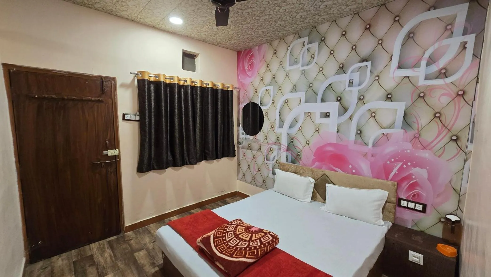 Bed in HOTEL MAHESHWARI GREEN's