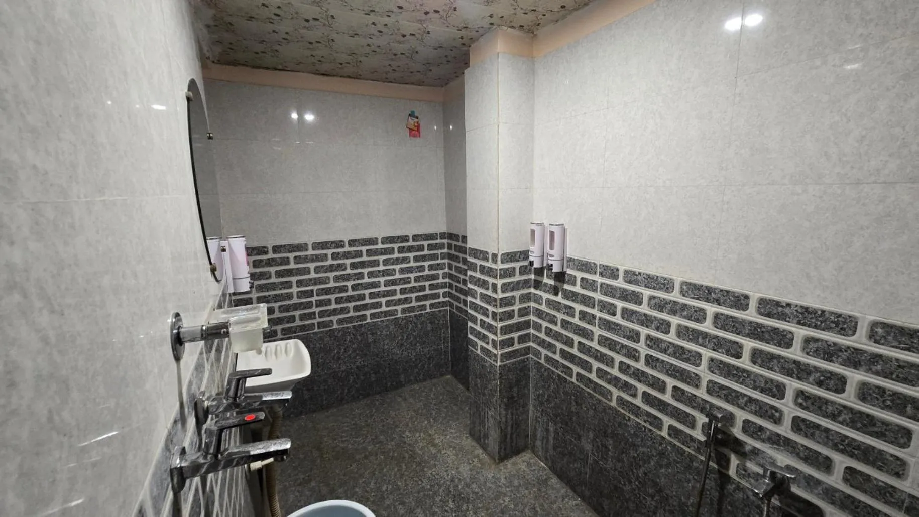 Bathroom in HOTEL MAHESHWARI GREEN's