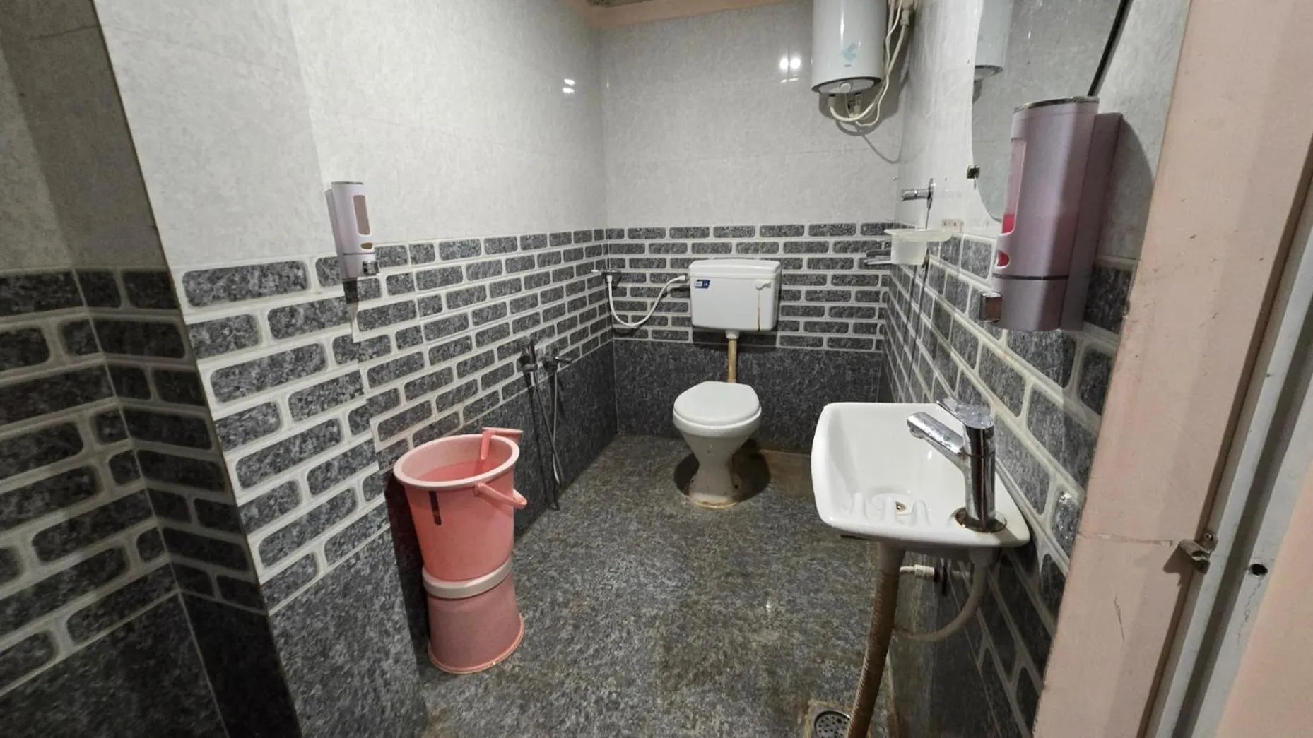 Toilet in HOTEL MAHESHWARI GREEN's