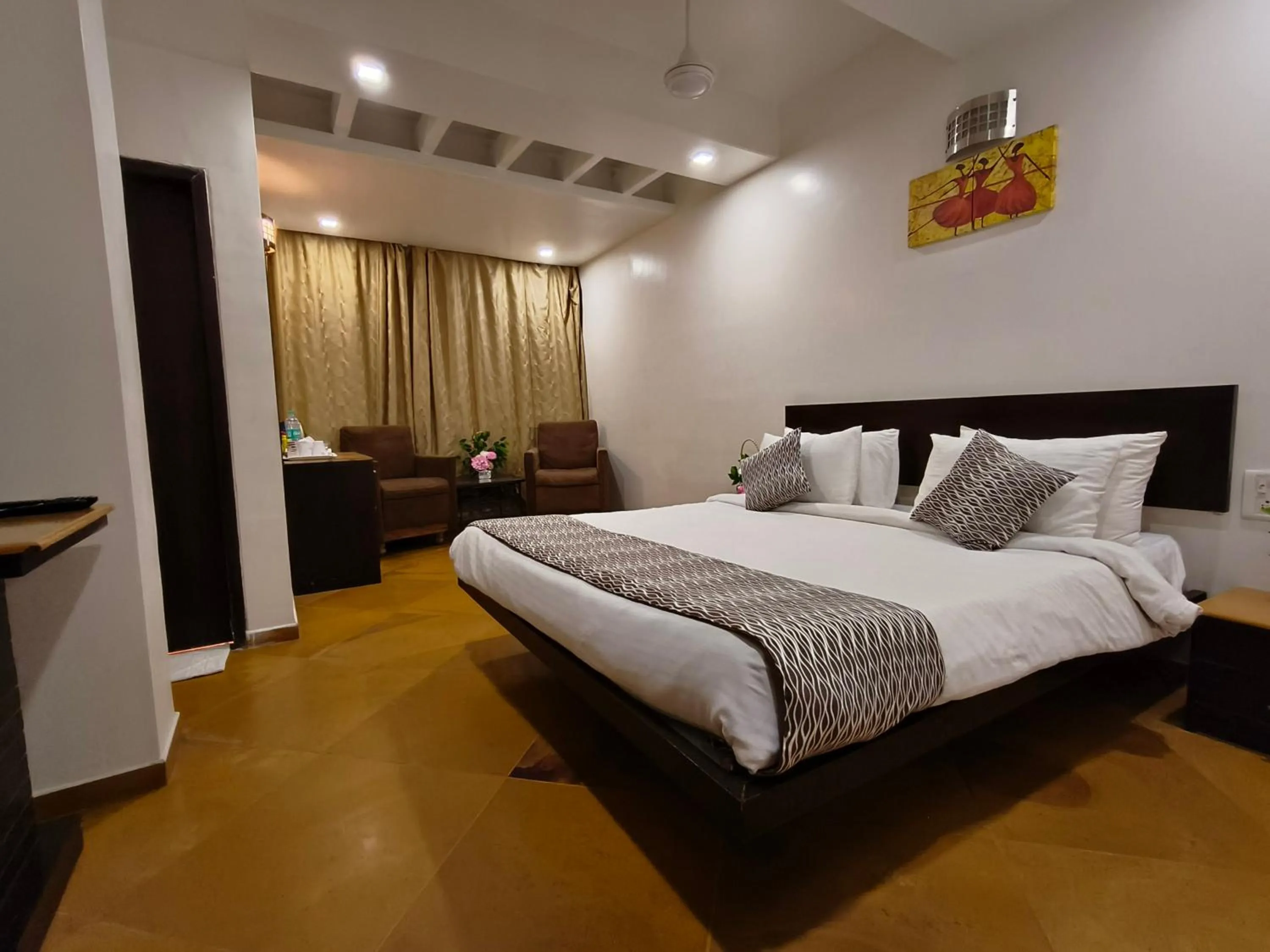 View (from property/room), Bed in Hotel Heritage 2001, Nagpur