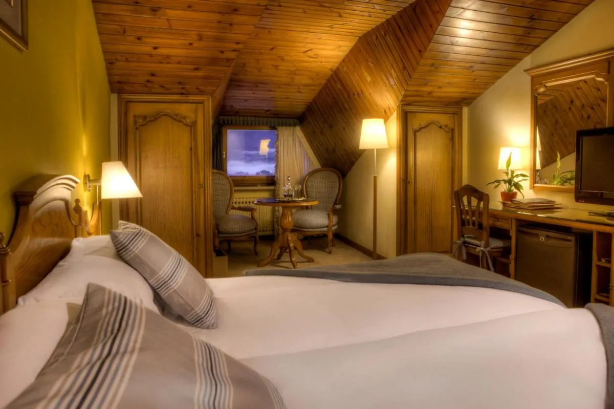 Bedroom, Bed in HOTEL & SPA El Castell de Ciutat