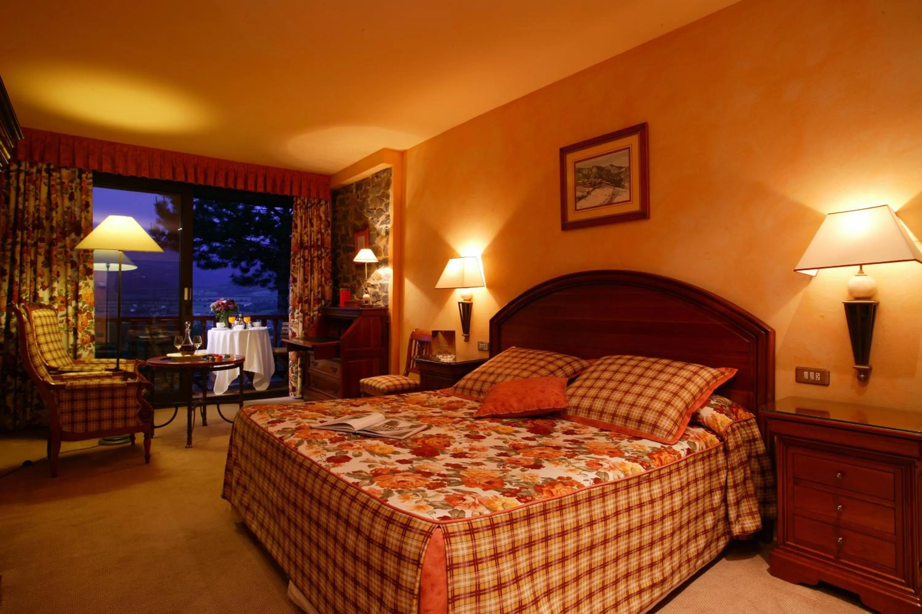 Bedroom, Bed in HOTEL & SPA El Castell de Ciutat