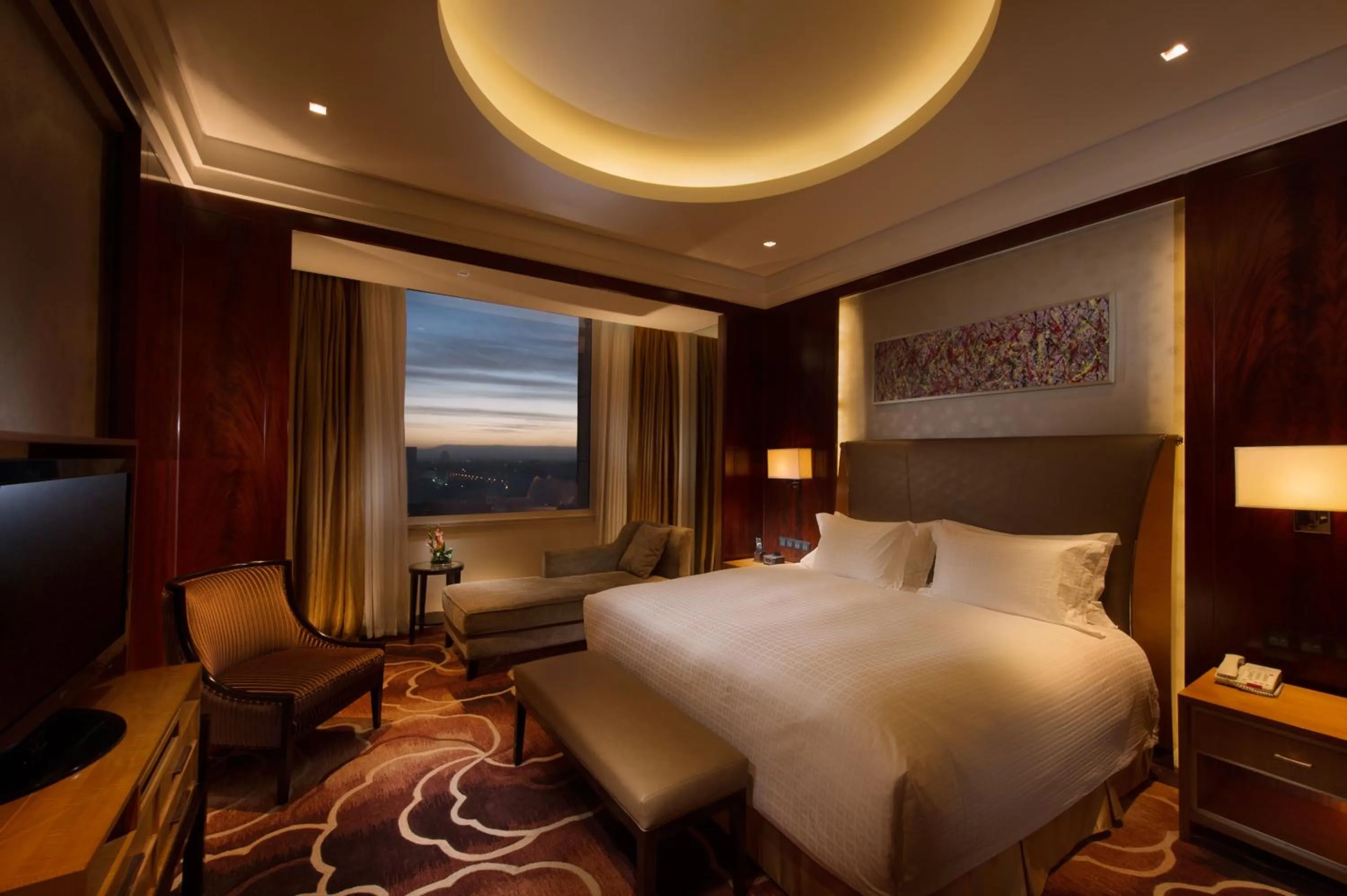 Bed in DoubleTree by Hilton Qinghai - Golmud