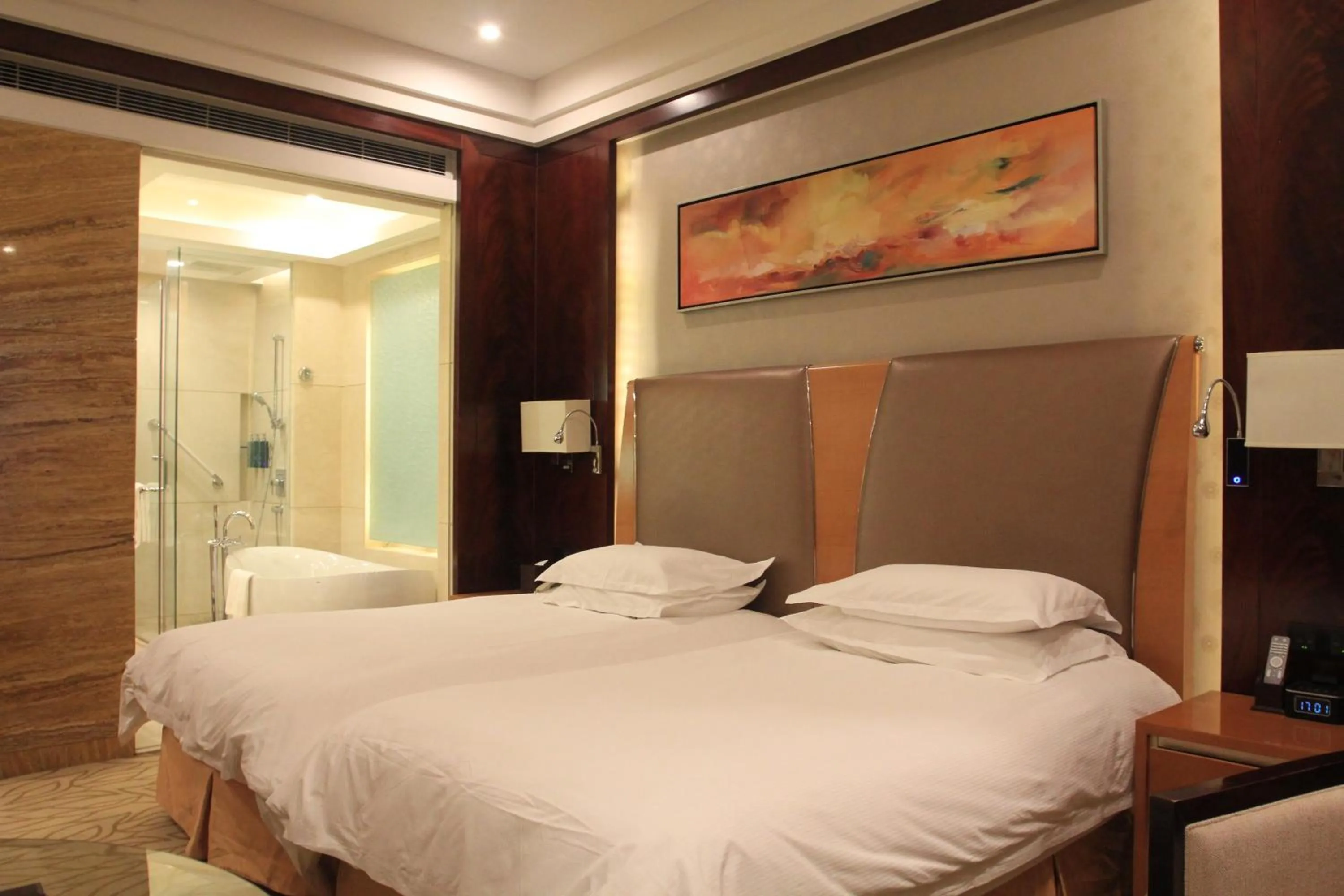 Bed in DoubleTree by Hilton Qinghai - Golmud