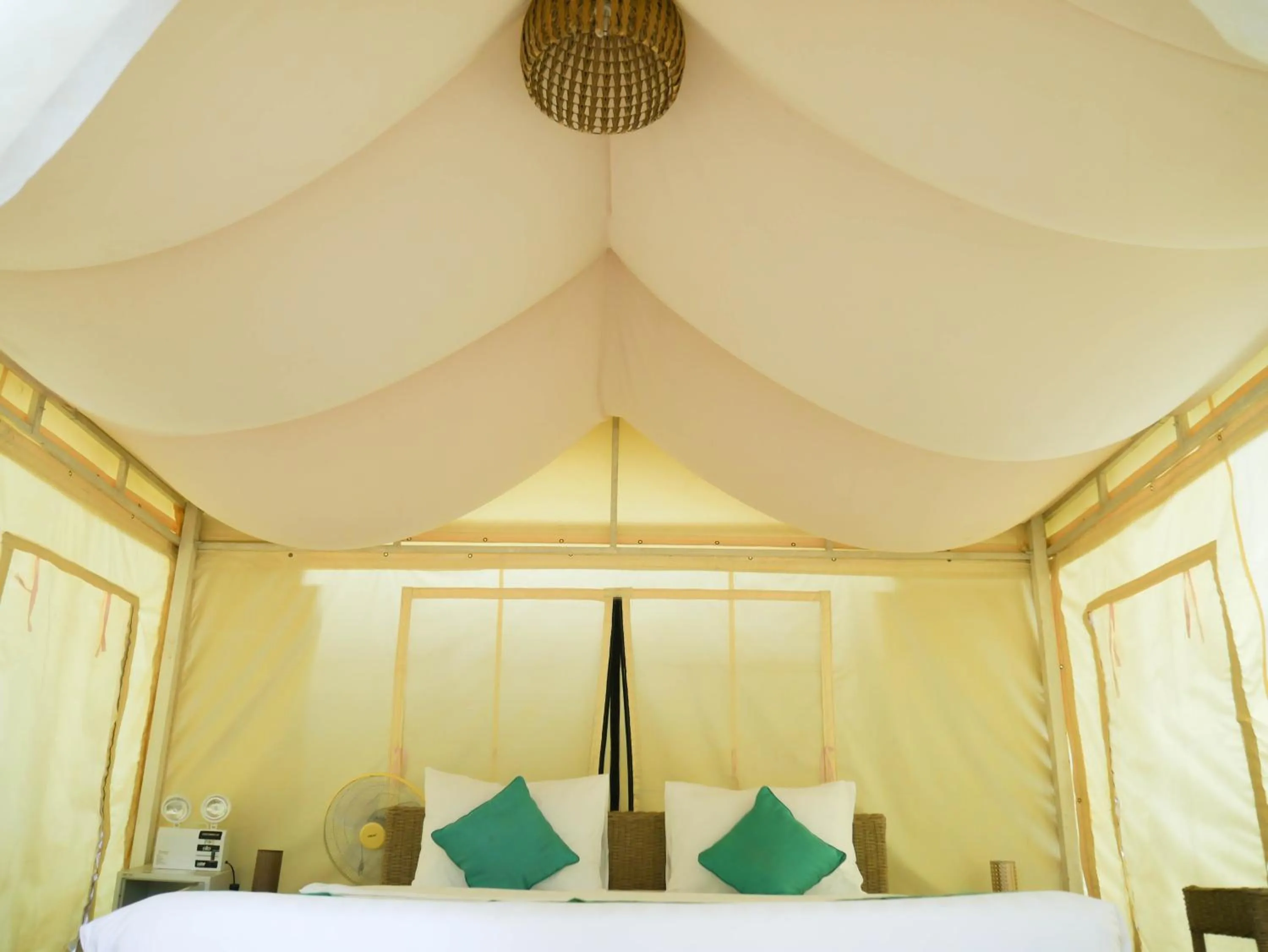 Bedroom, Bed in vKirirom Pine Resort