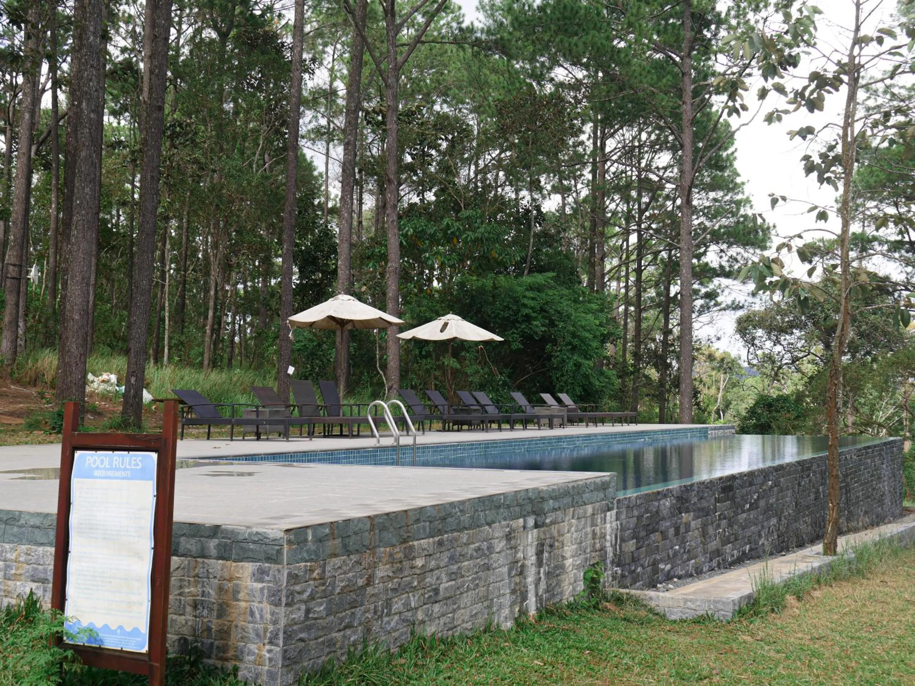 Swimming pool in vKirirom Pine Resort