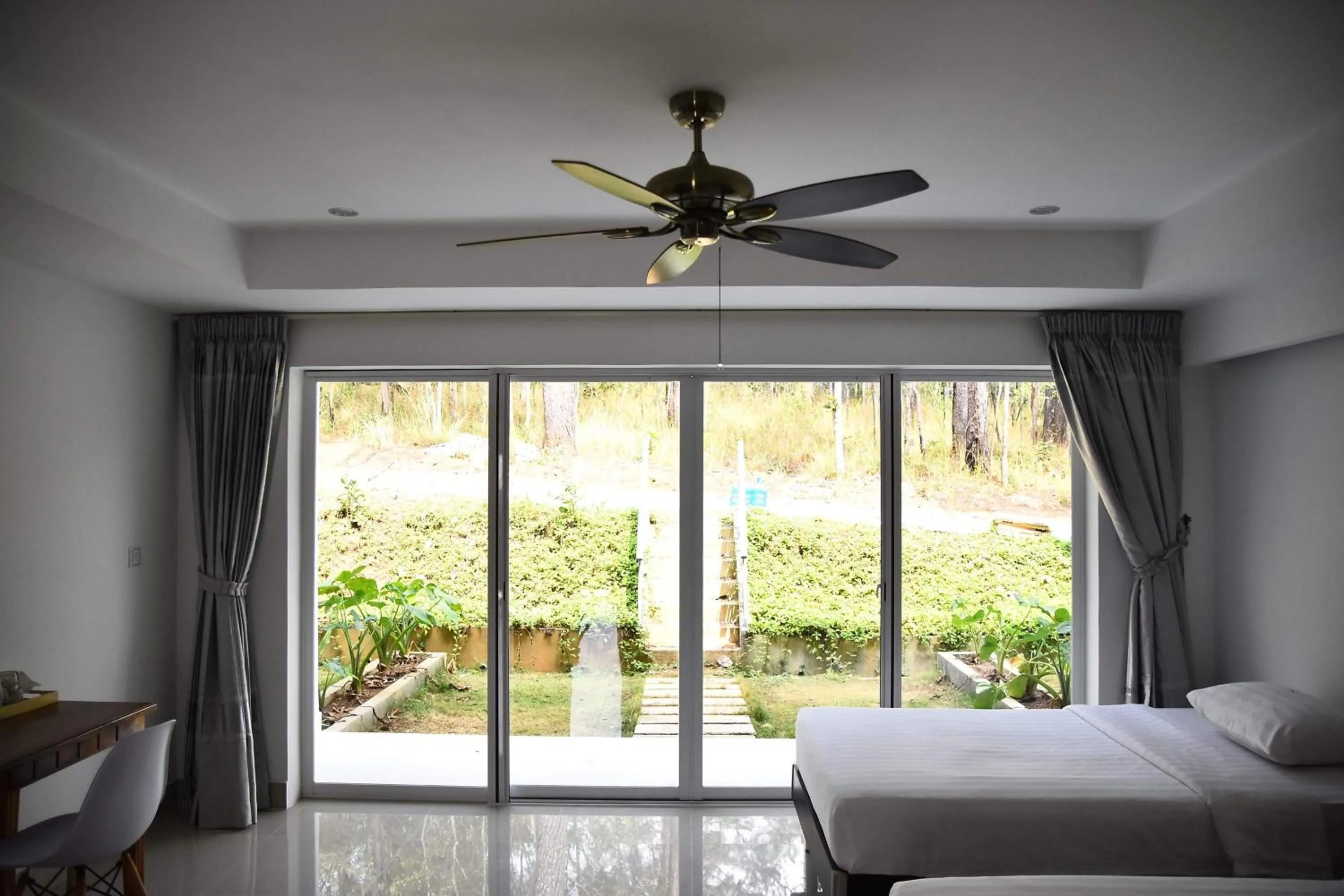 Bedroom, Bed in vKirirom Pine Resort