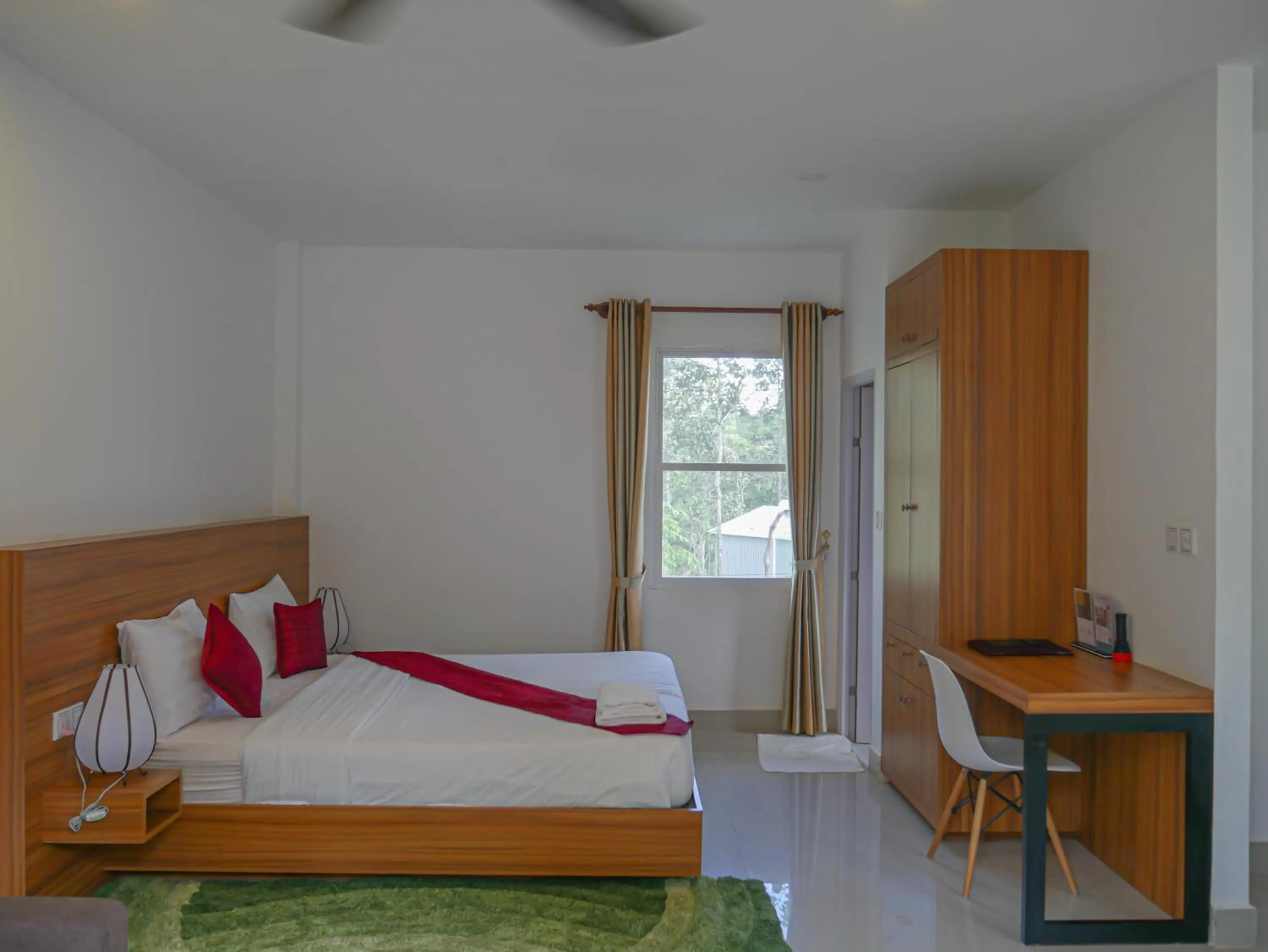 Bedroom, Bed in vKirirom Pine Resort