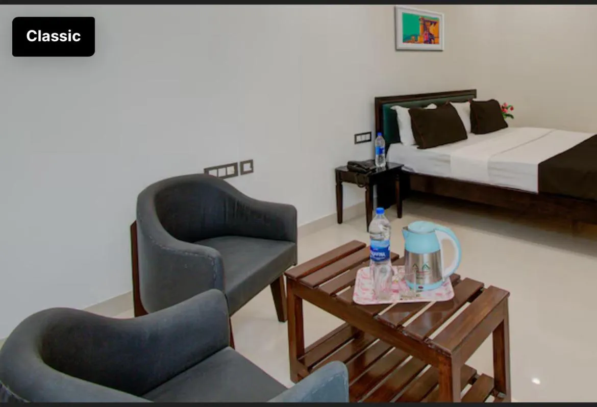 Photo of the whole room, Bed in Hotel Giriraj Palace