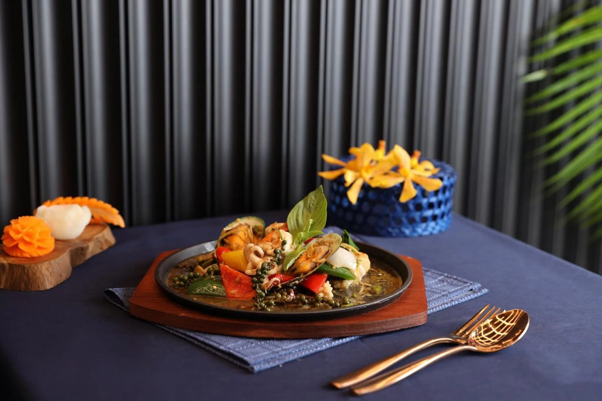 Food and drinks in WE HOTEL RIVERFRONT