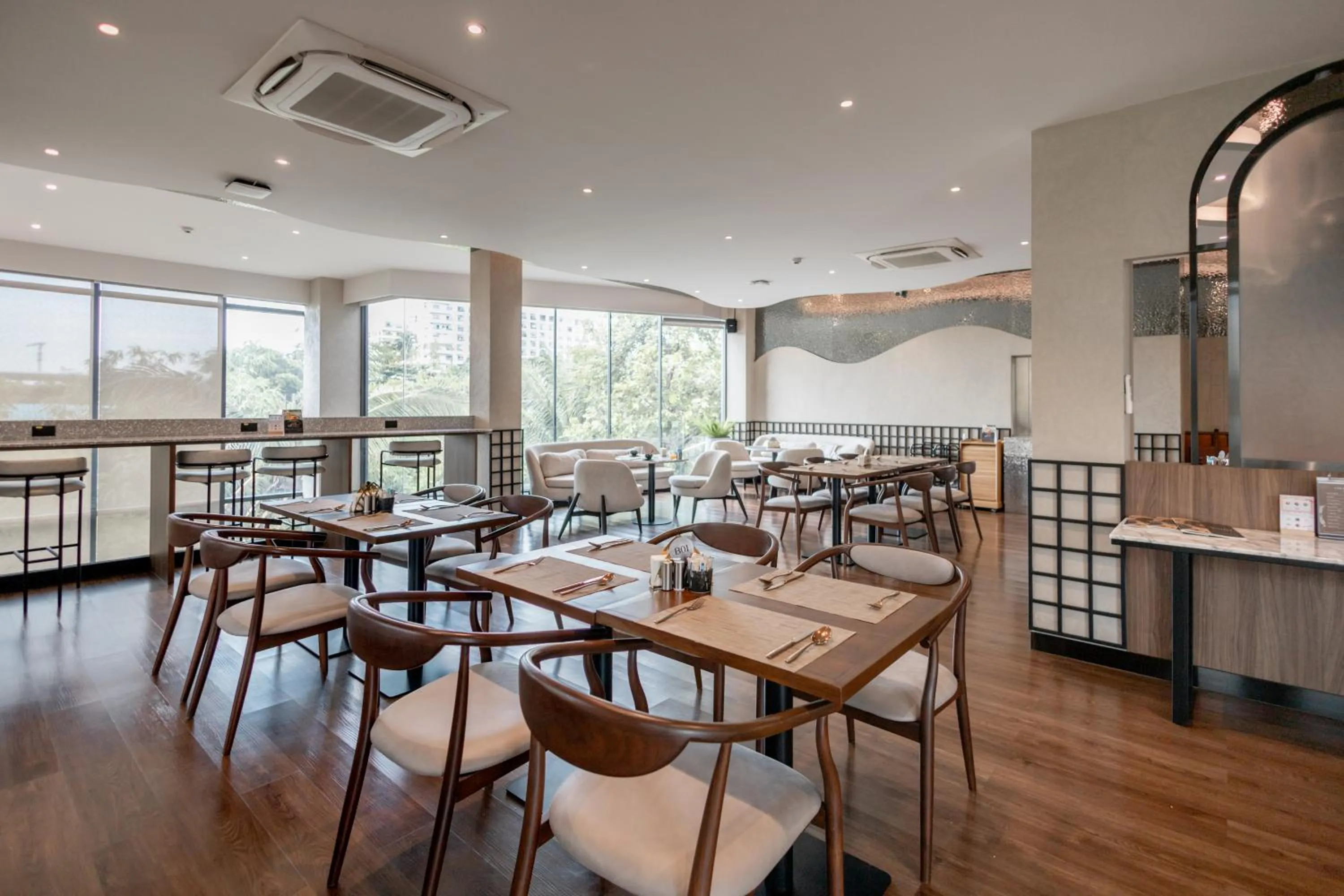 Restaurant/places to eat in WE HOTEL RIVERFRONT