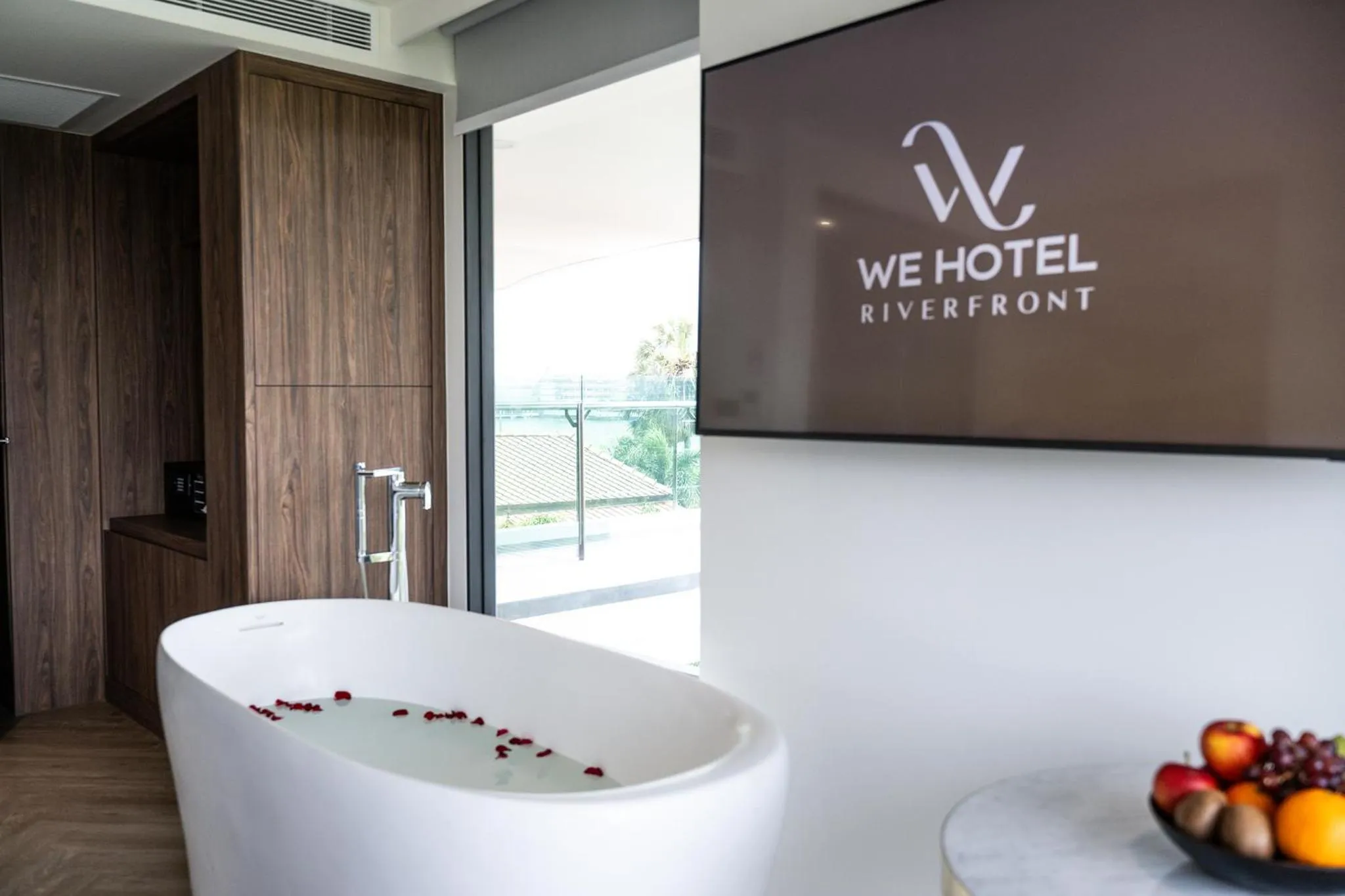 Bath in WE HOTEL RIVERFRONT