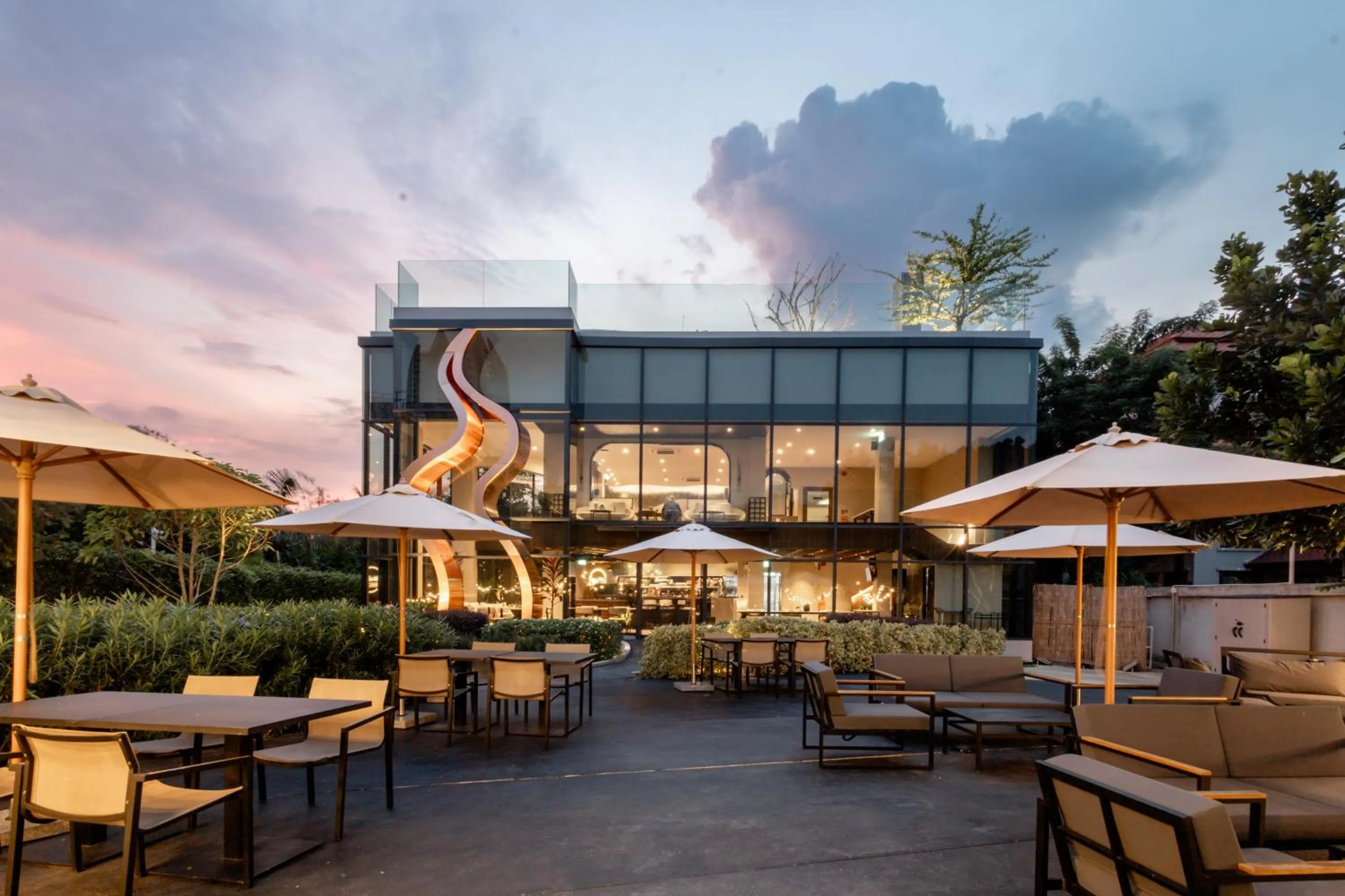 Restaurant/places to eat in WE HOTEL RIVERFRONT