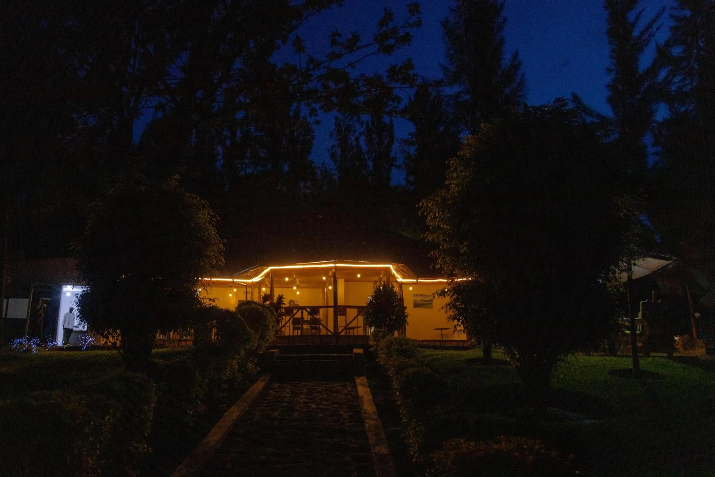 Restaurant/places to eat in Ruhondo Beach Resort