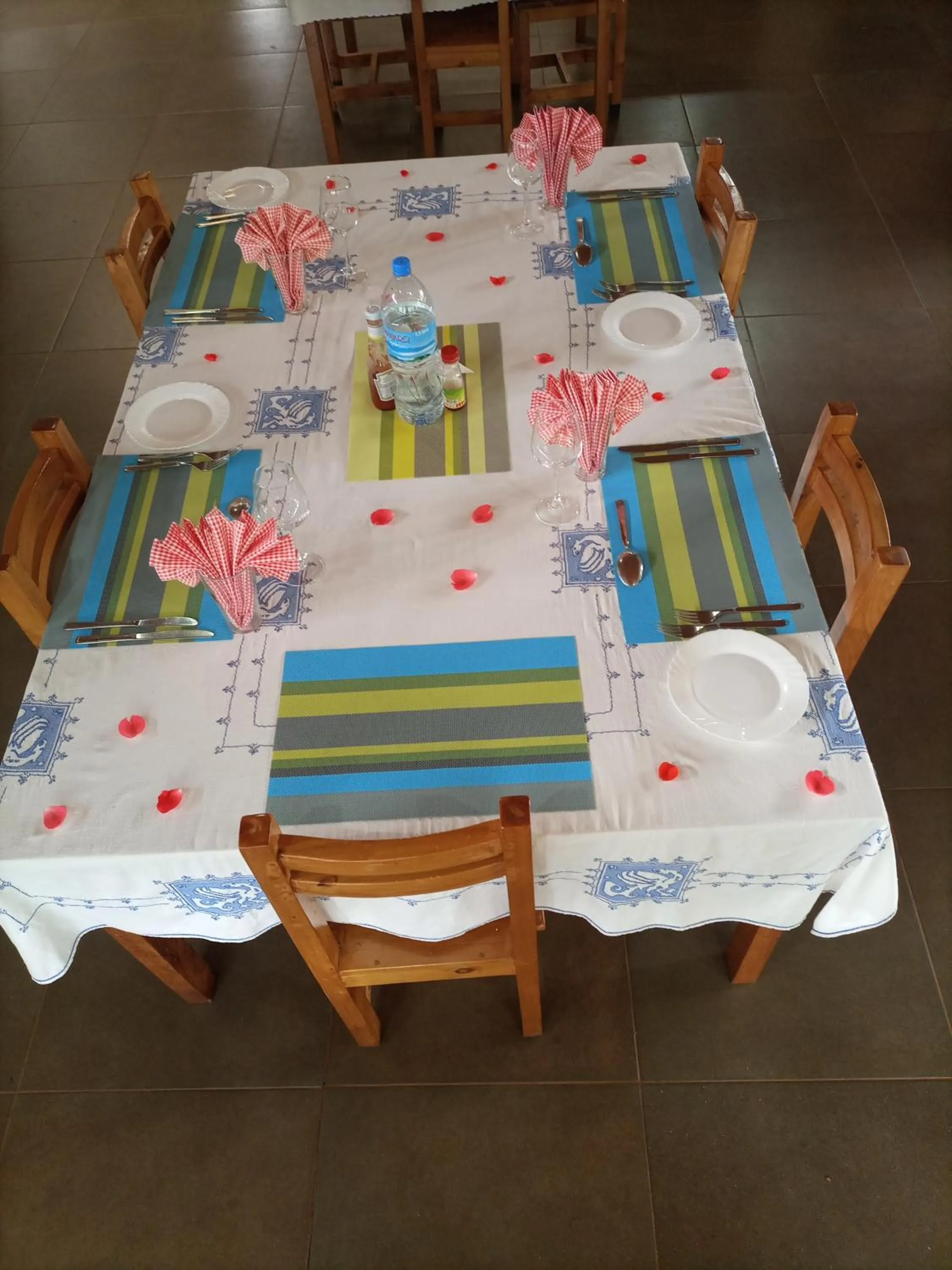 Restaurant/places to eat in STC.SAFARI LODGE