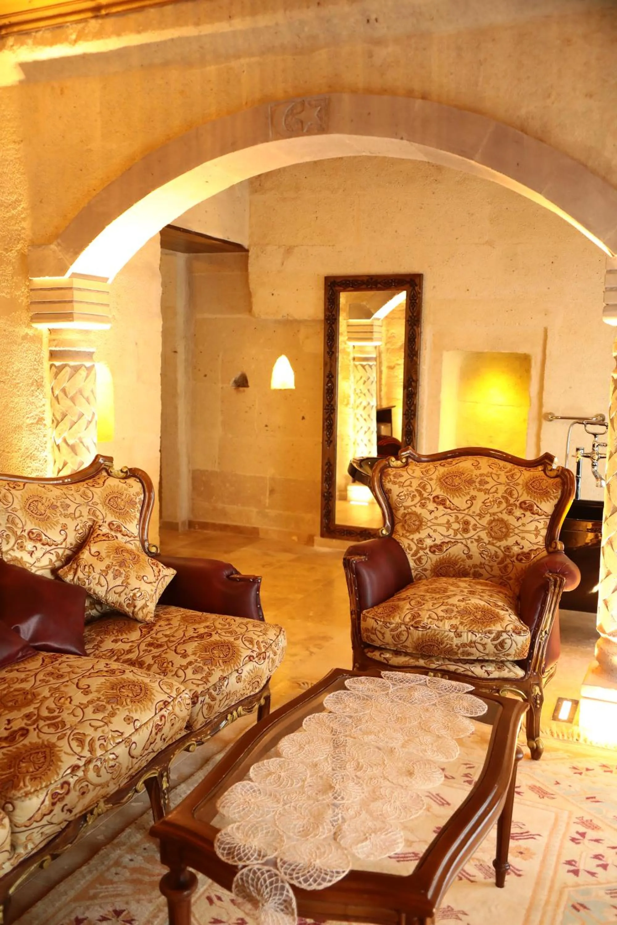 Living room in Hira Cave Hotel